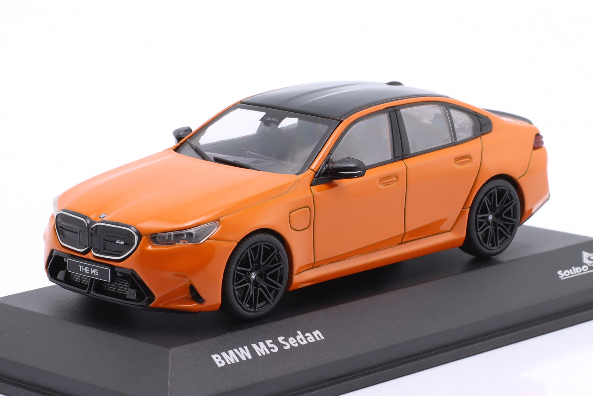 BMW M5 Sedan Baujahr 2024 feuerorange  