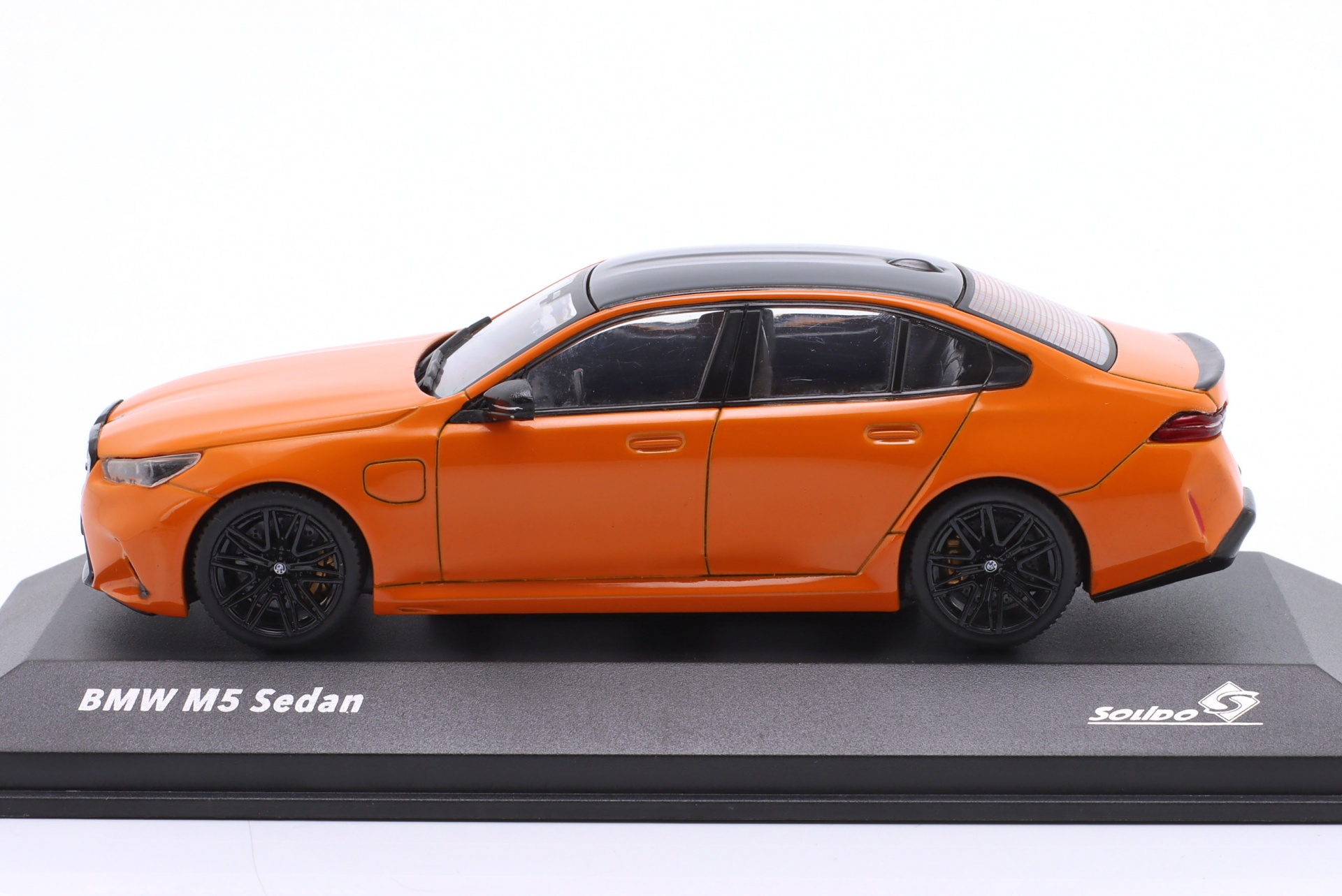 BMW M5 Sedan Baujahr 2024 feuerorange  