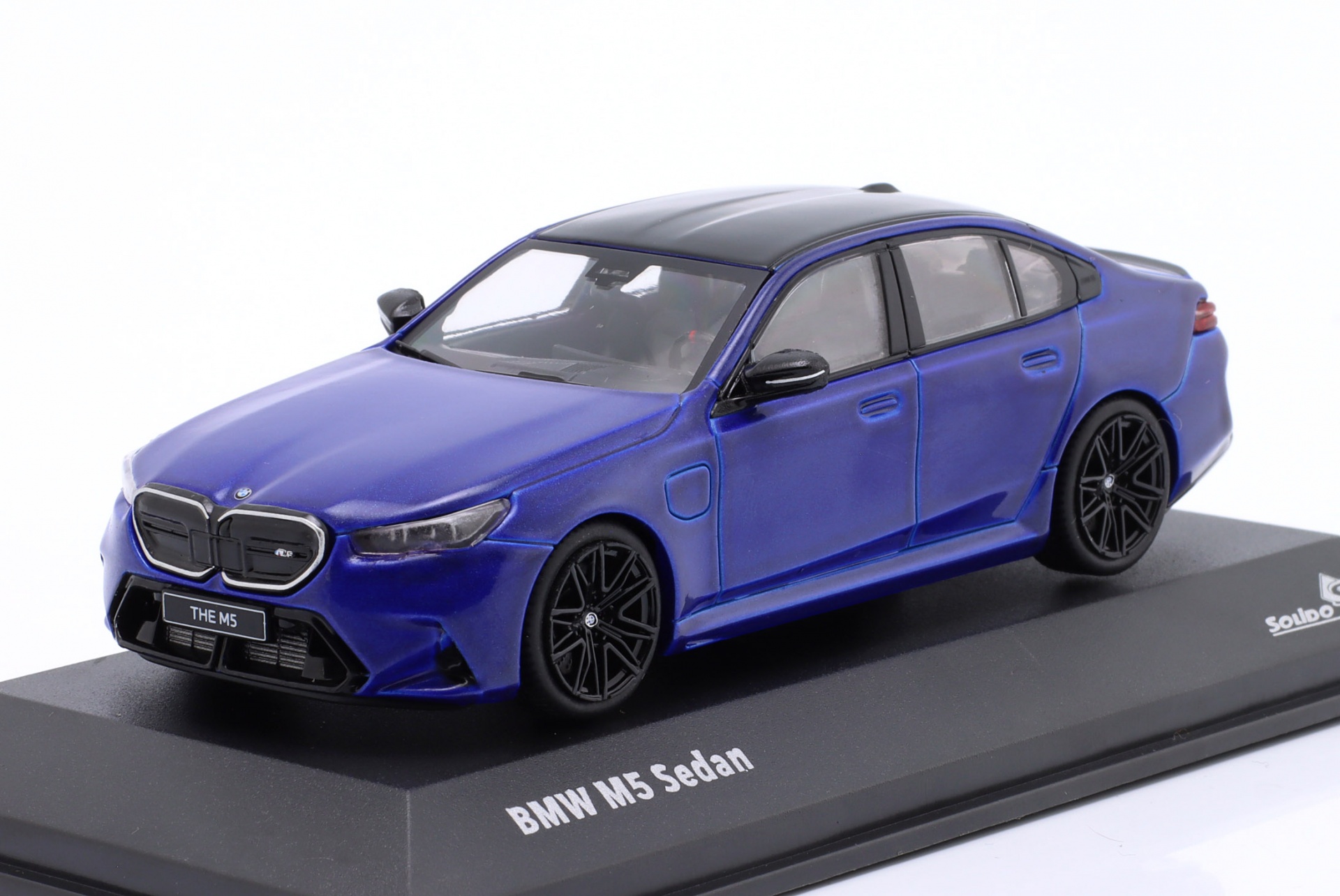 BMW M5 Sedan Baujahr 2024 Marina Bay blau  