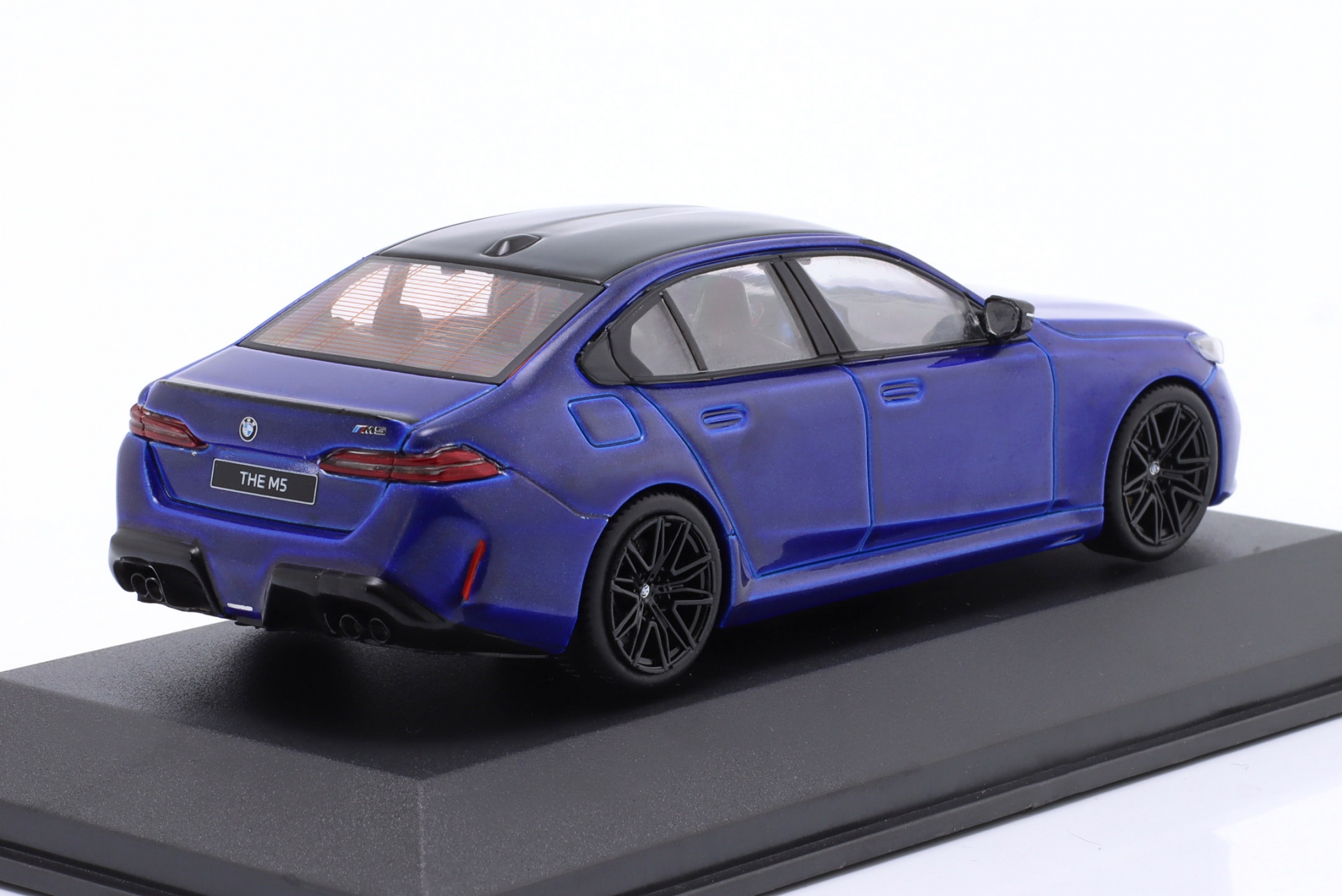 BMW M5 Sedan Baujahr 2024 Marina Bay blau  