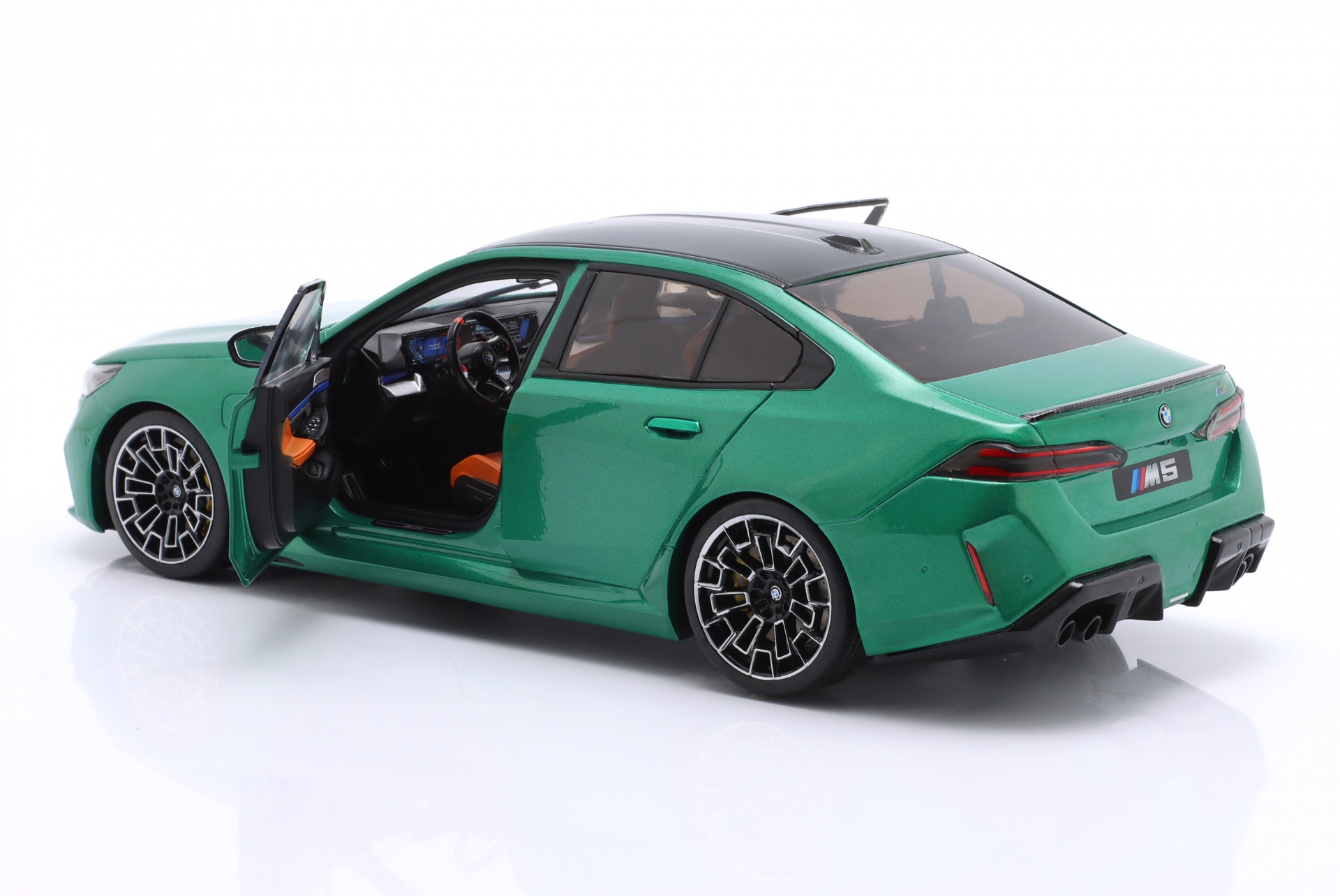 BMW M5 (G90) M Baujahr 2025 Isle of Man gr&uuml;n metallic  