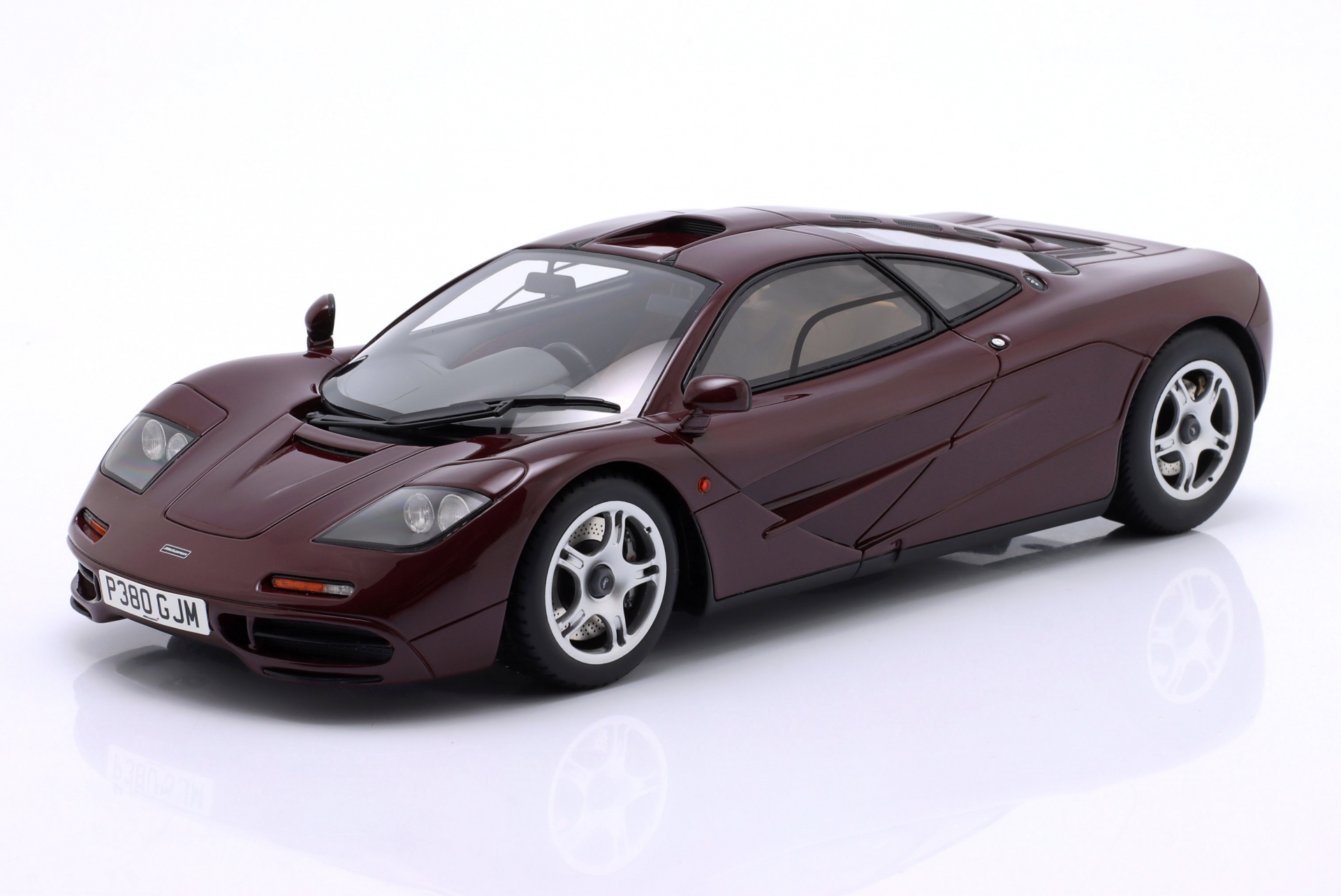 McLaren F1 Baujahr 1992 burgundrot  GT-Spirit