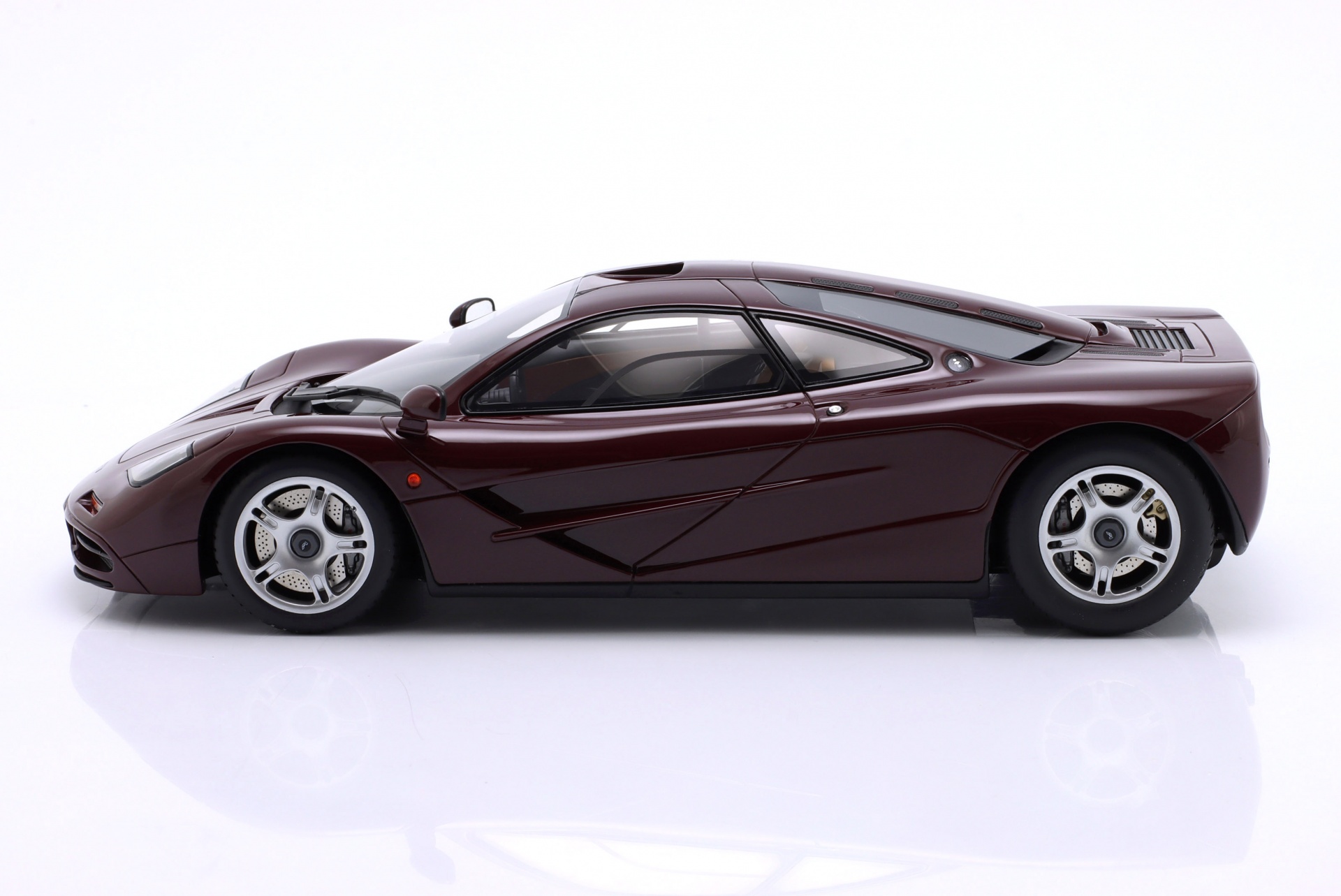 McLaren F1 Baujahr 1992 burgundrot  GT-Spirit