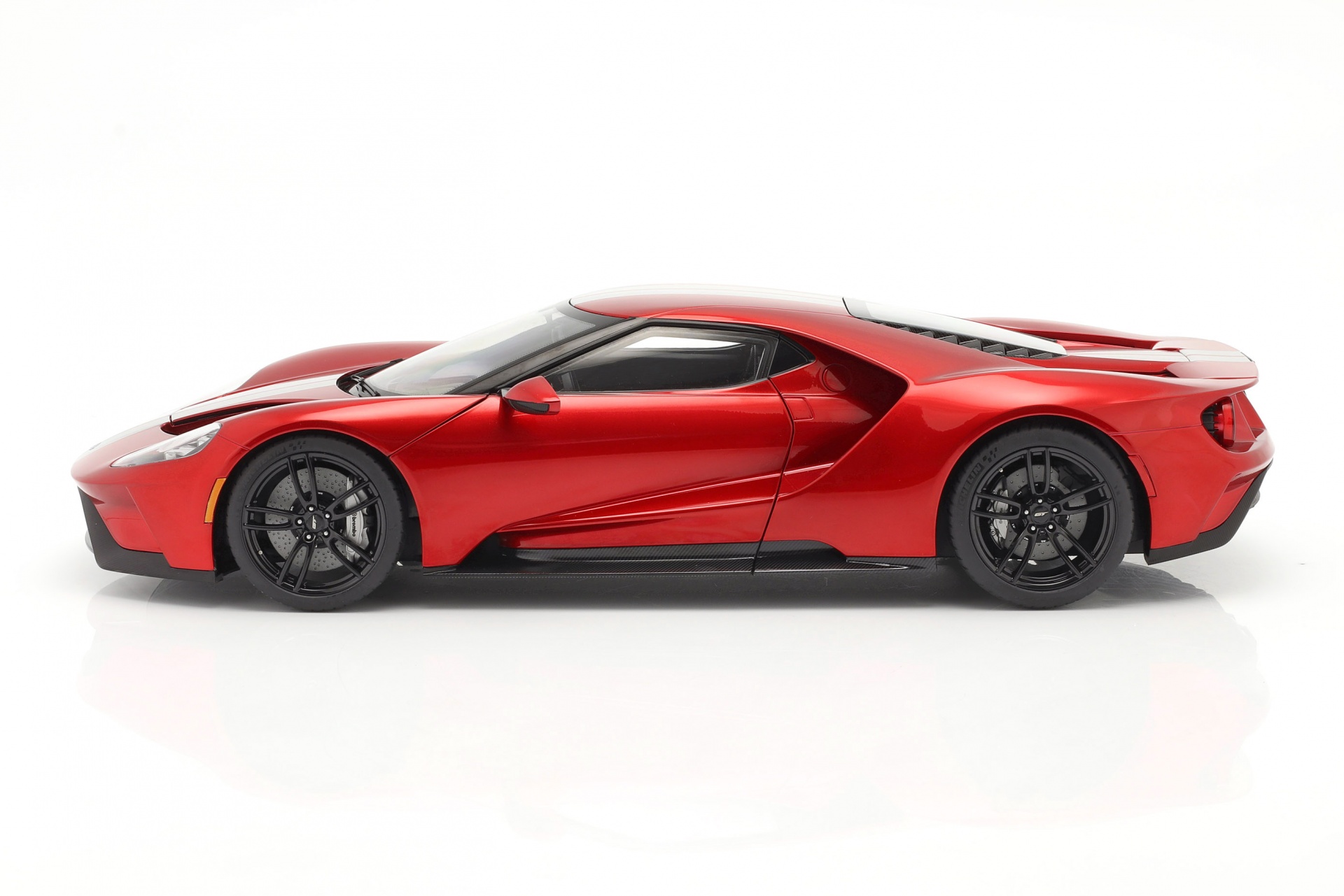 Ford GT Baujahr 2017 rot / silber  