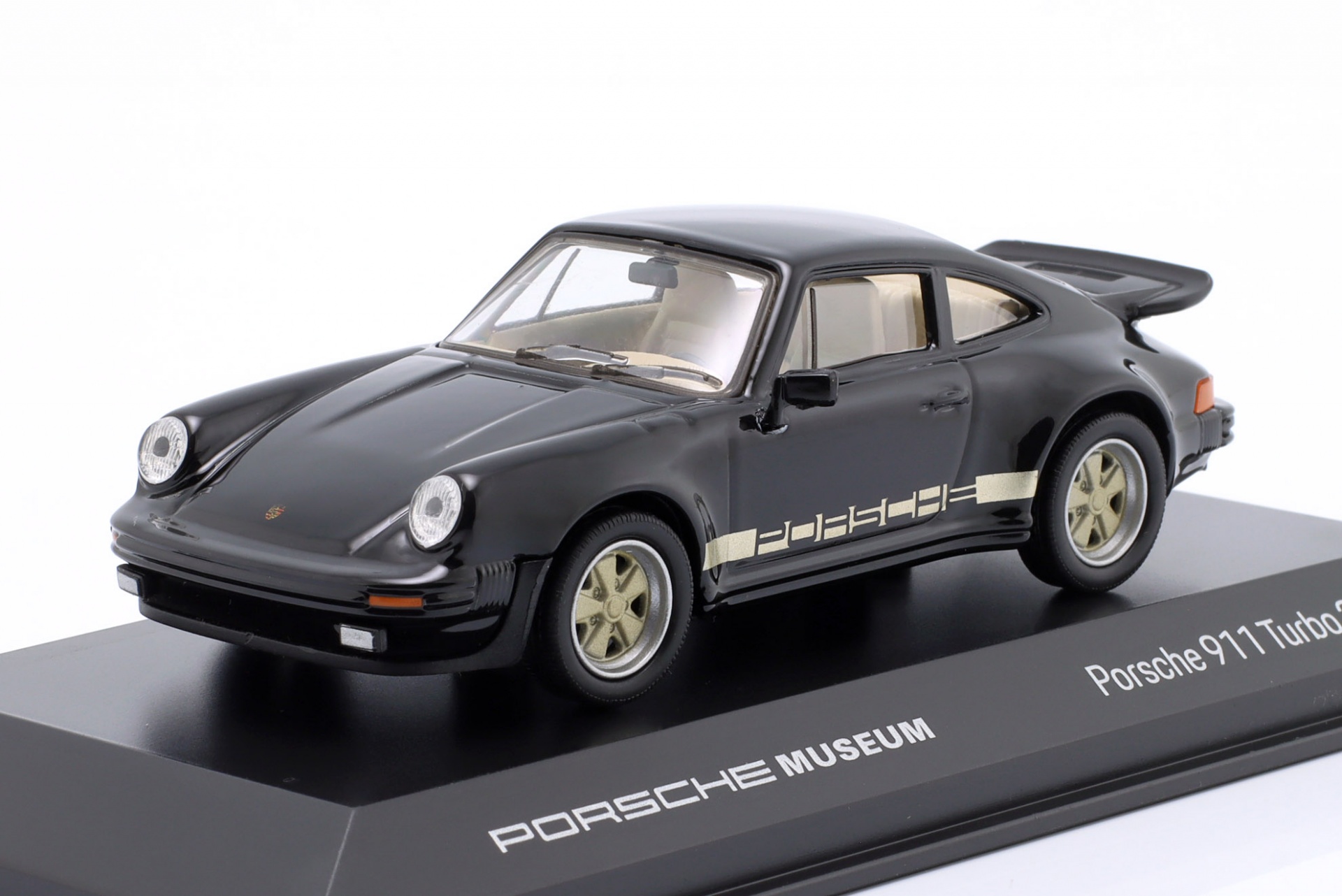 Porsche 911 Turbo 3.0 Baujahr 1975-1977 schwarz / goldene Reifen  