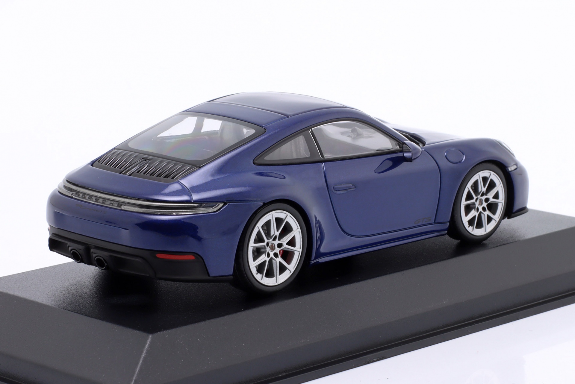 Porsche 911 (992.2) Carrera GTS Baujahr 2024 enzianblau metallic  