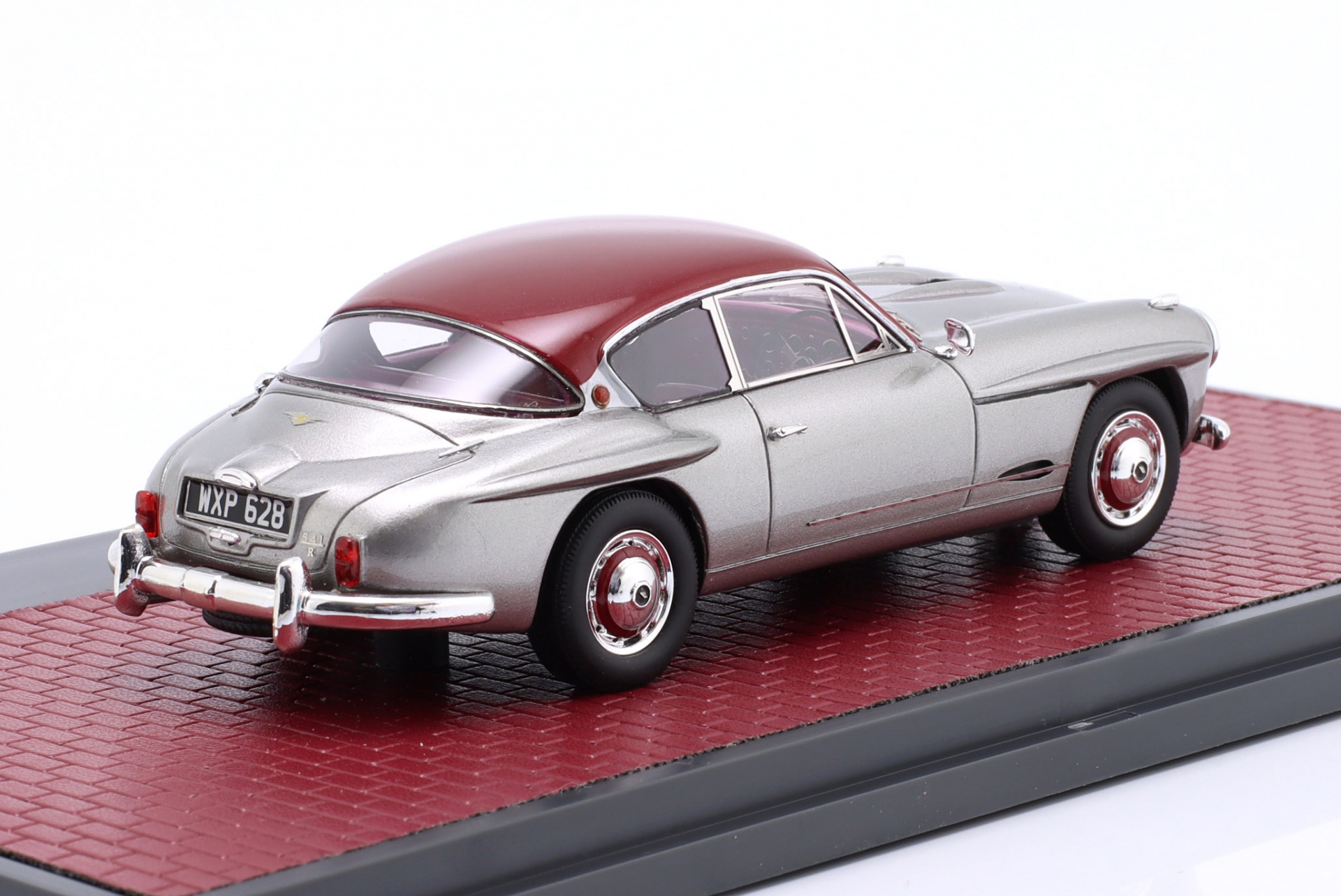 Jensen 541R Baujahr 1957-1961 silbergrau metallic / rotbraun  