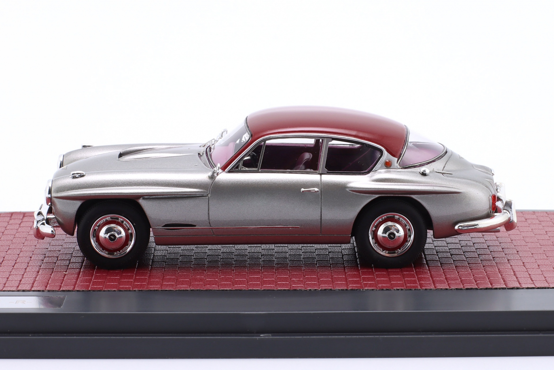 Jensen 541R Baujahr 1957-1961 silbergrau metallic / rotbraun  