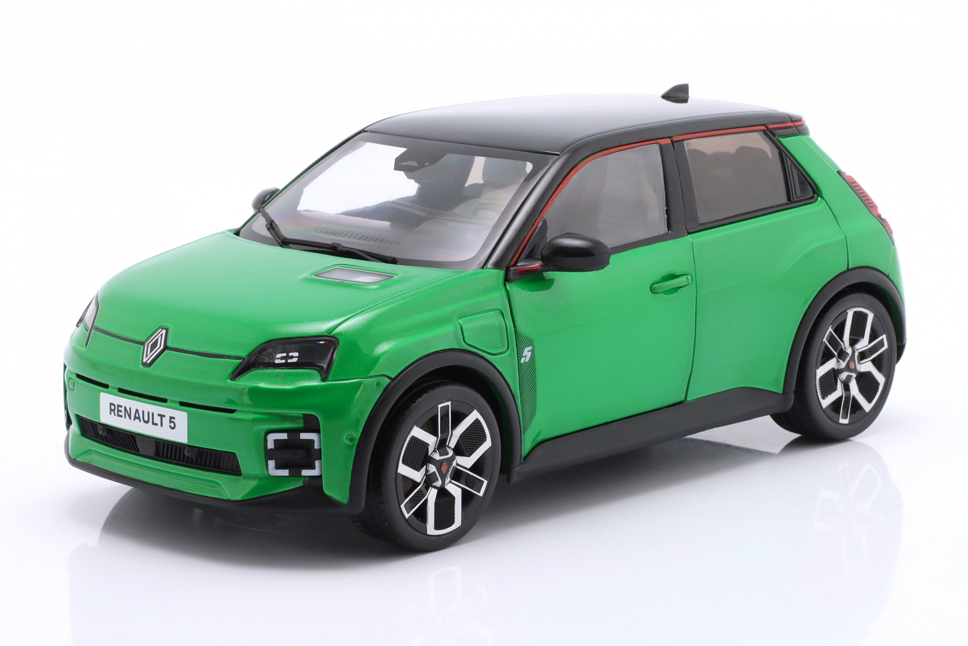 Renault 5 E-Tech Baujahr 2024 popgr&uuml;n  