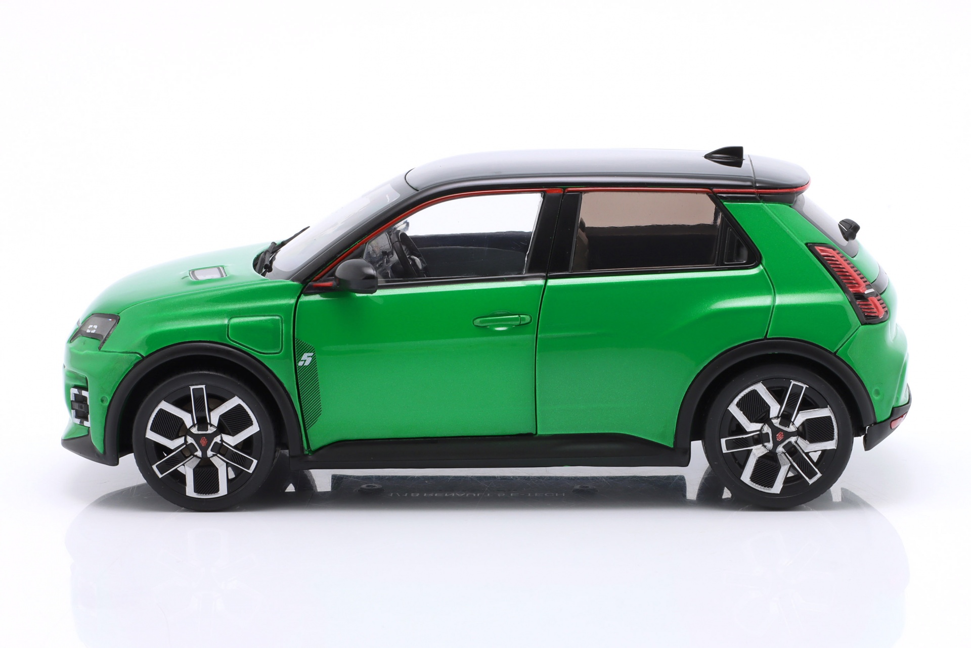 Renault 5 E-Tech Baujahr 2024 popgr&uuml;n  