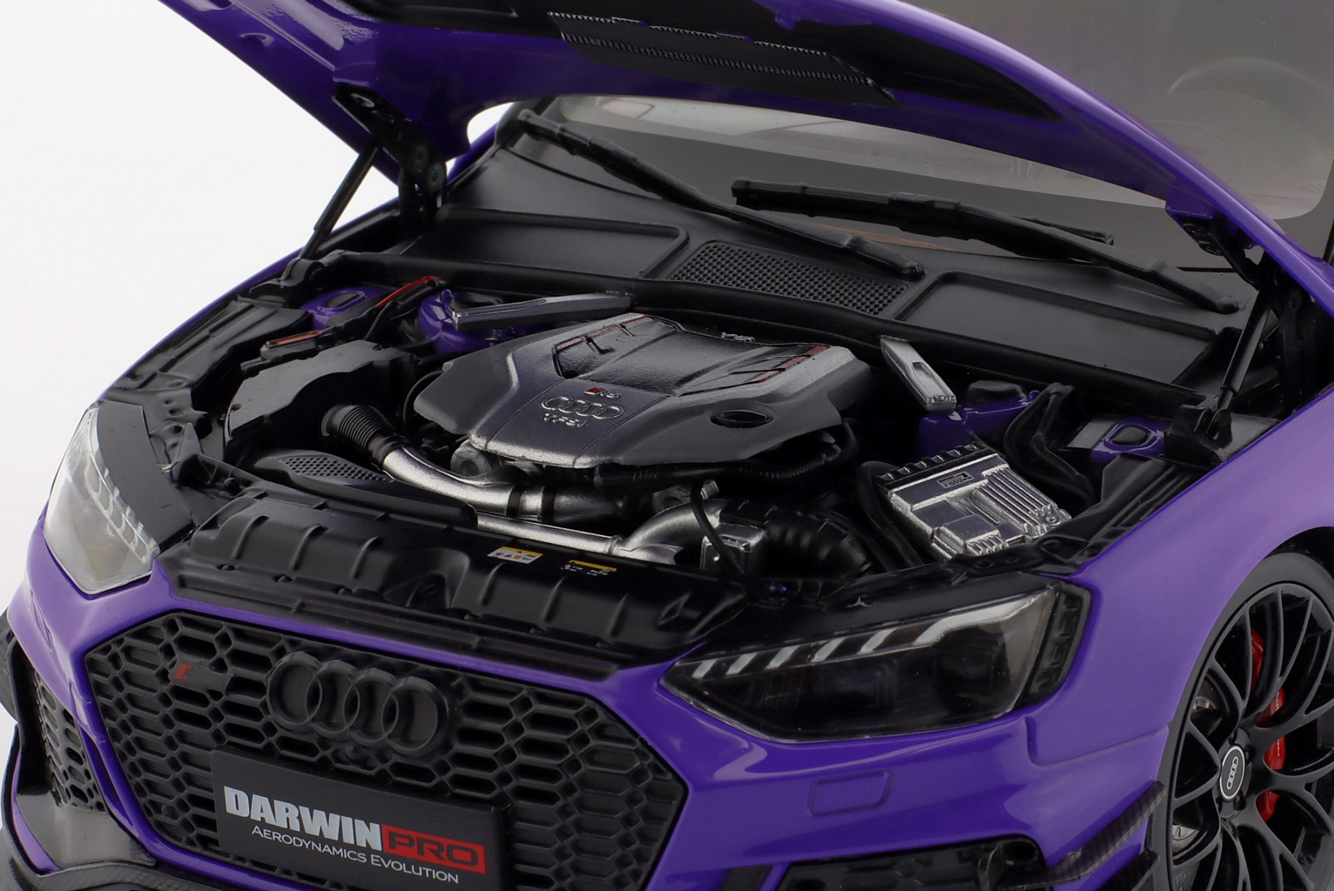 Audi A4 RS4 (B9) Darwin Baujahr 2020 viola metallic   / KiloWorks