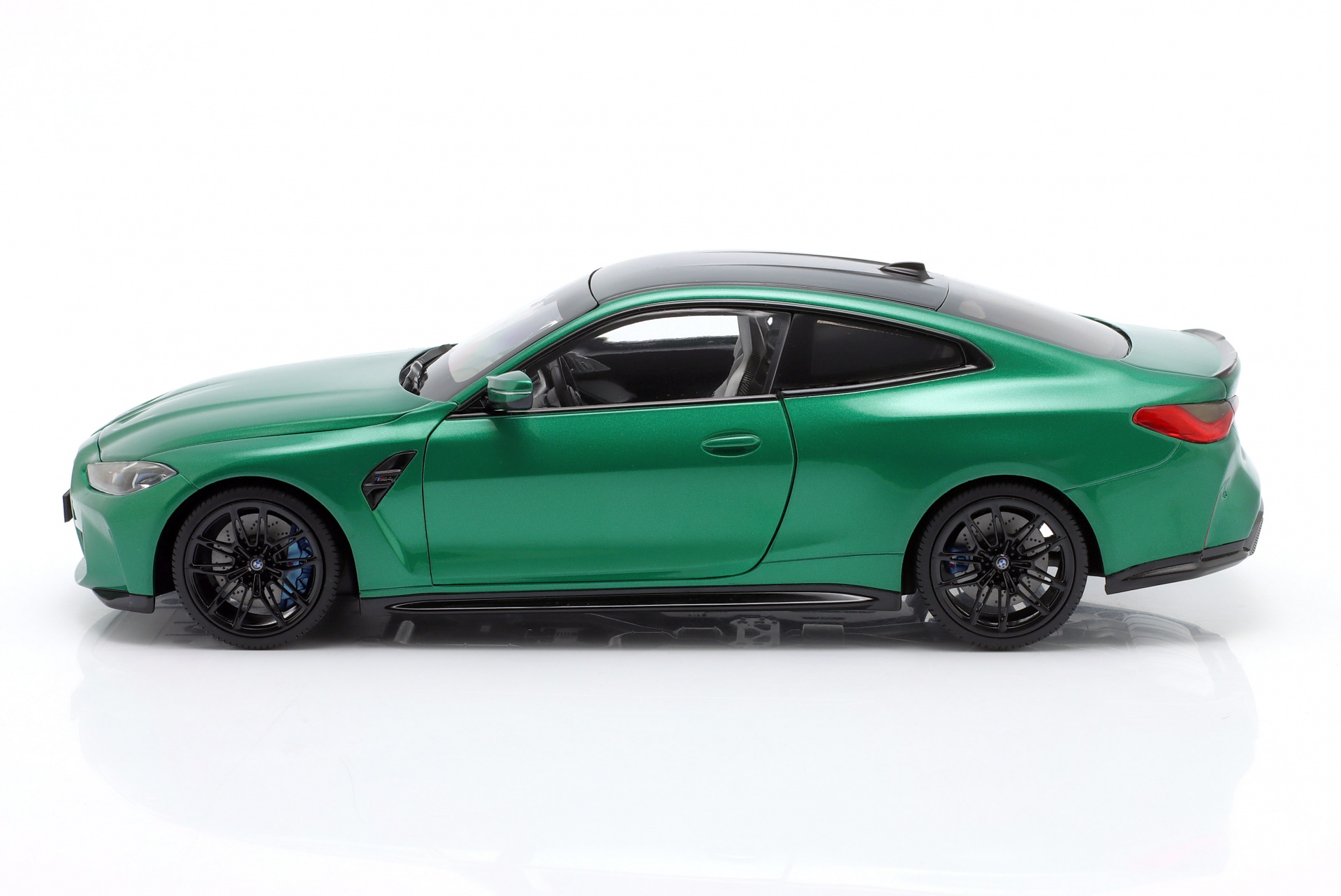 BMW M4 (G82) Baujahr 2024 gr&uuml;n metallic  