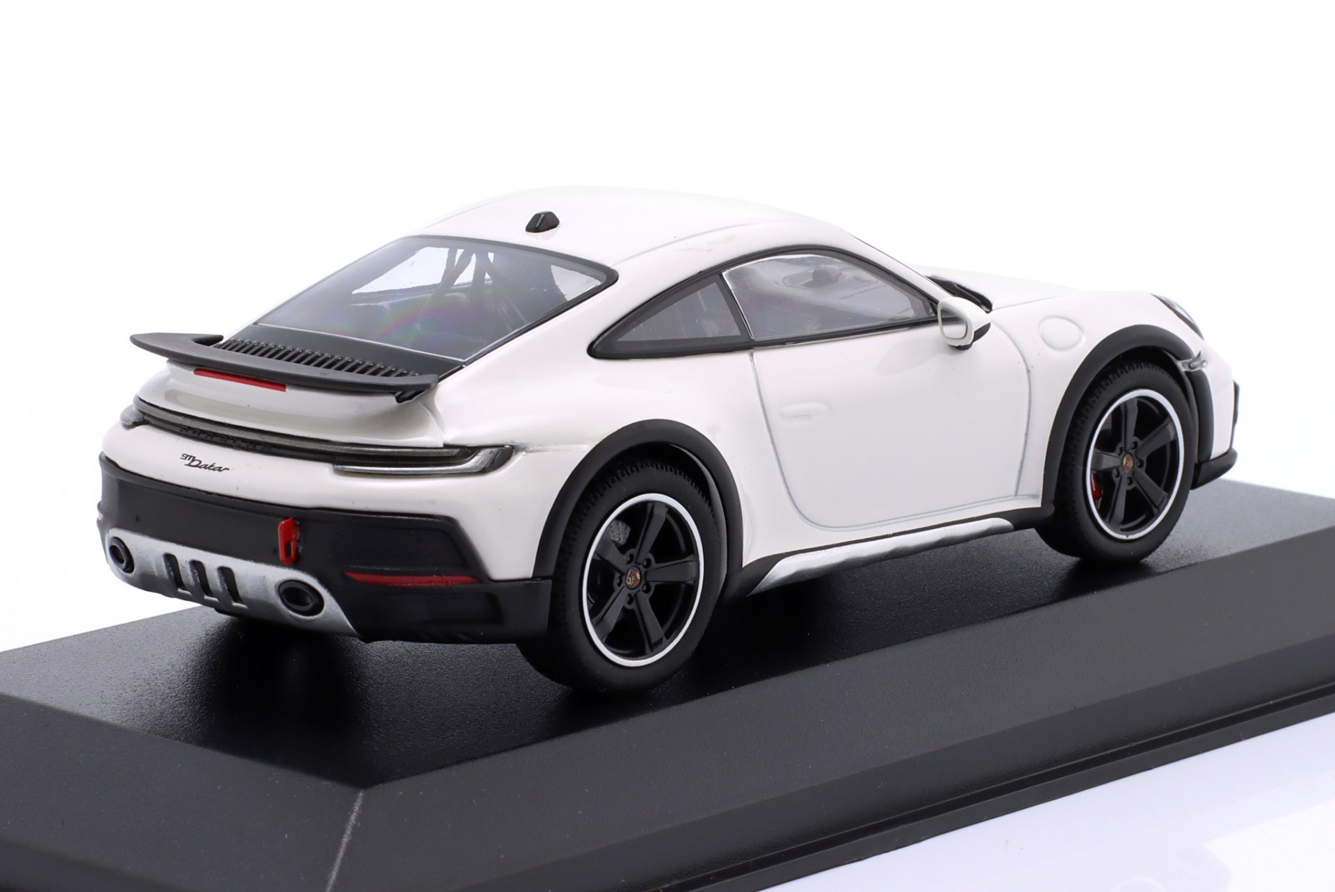 Porsche 911 (992) Dakar Baujahr 2022 wei&szlig;  