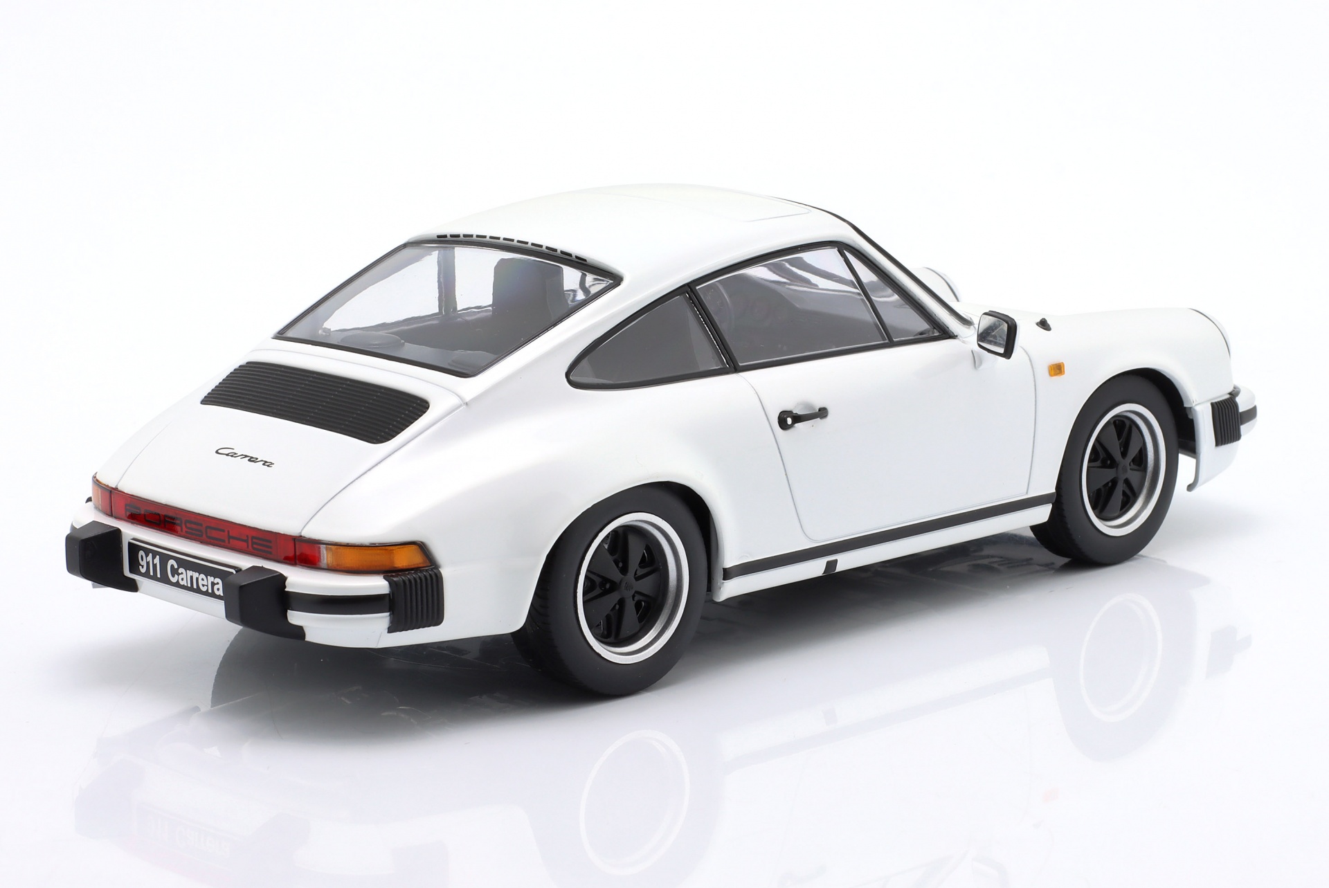 Porsche 911 Carrera Coupe Baujahr 1983 wei&szlig;  