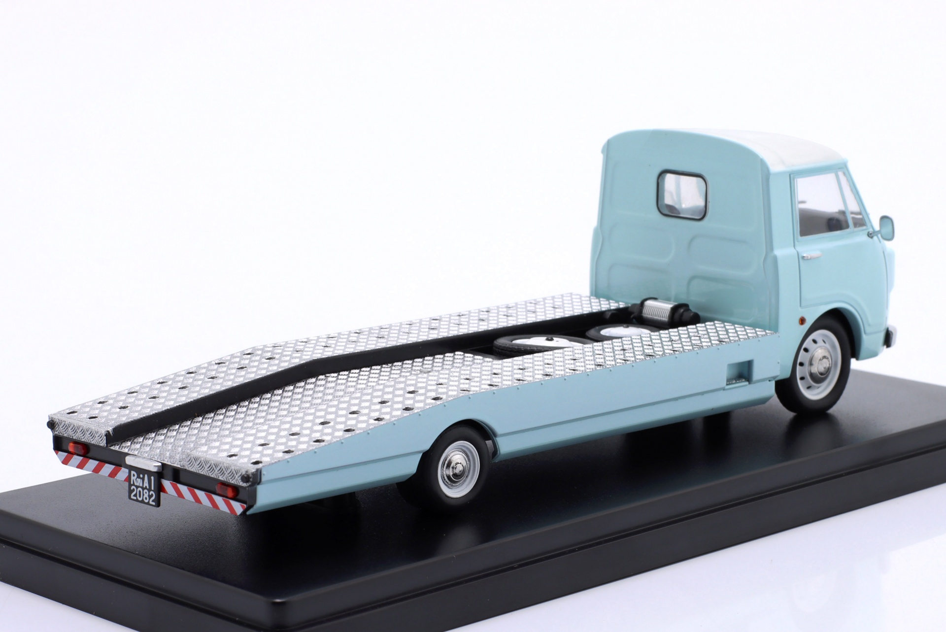 Alfa Romeo A12 (F12) Abschleppwagen Baujahr 1967 hellblau  MITICA