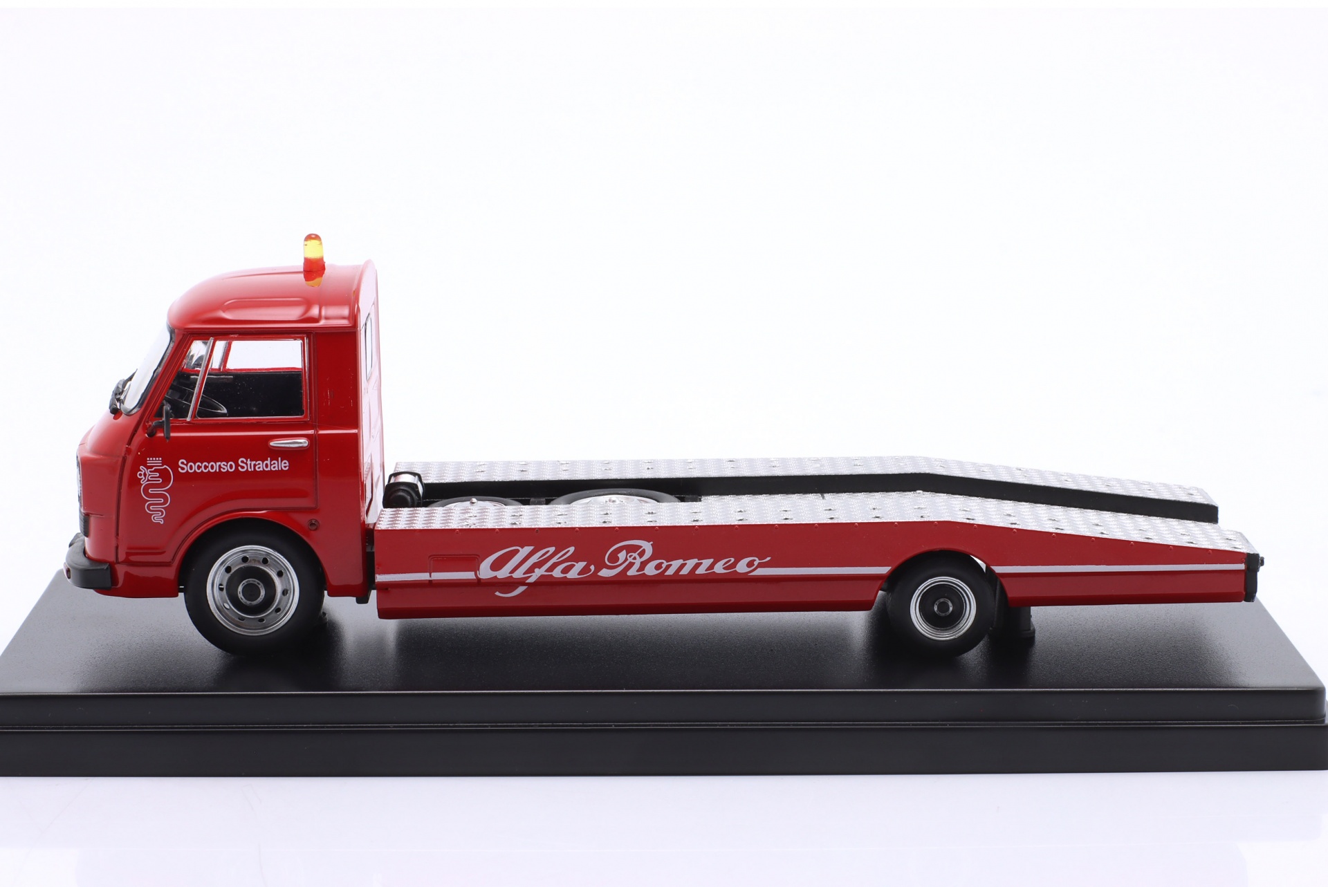 Alfa Romeo A12 (F12) Abschleppwagen Baujahr 1977 rot  MITICA