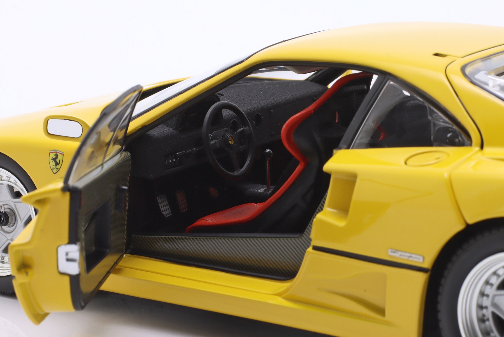 Ferrari F40 Baujahr 1987 gelb  