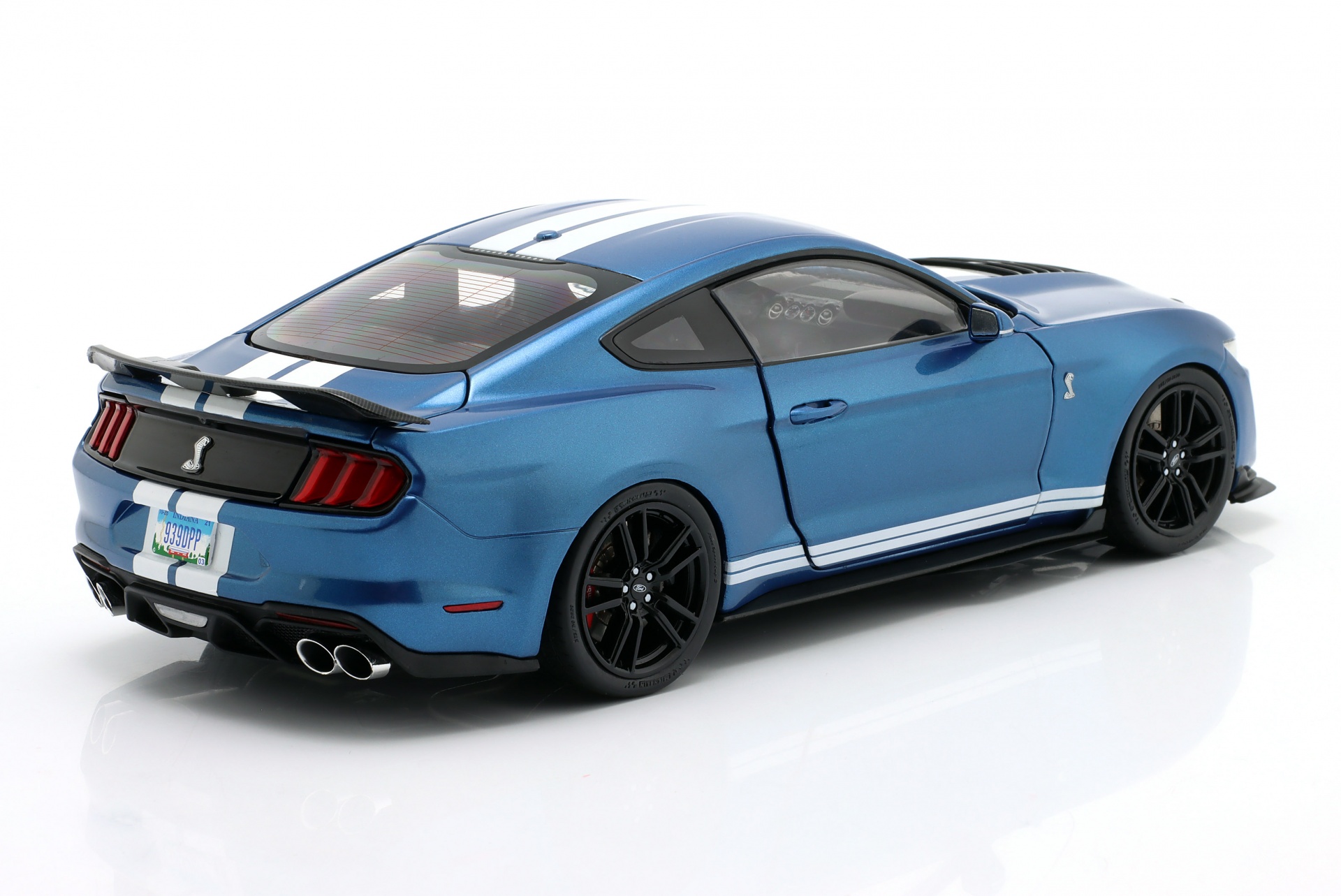Ford Mustang Shelby GT500 Baujahr 2022 blau metallic / wei&szlig;  