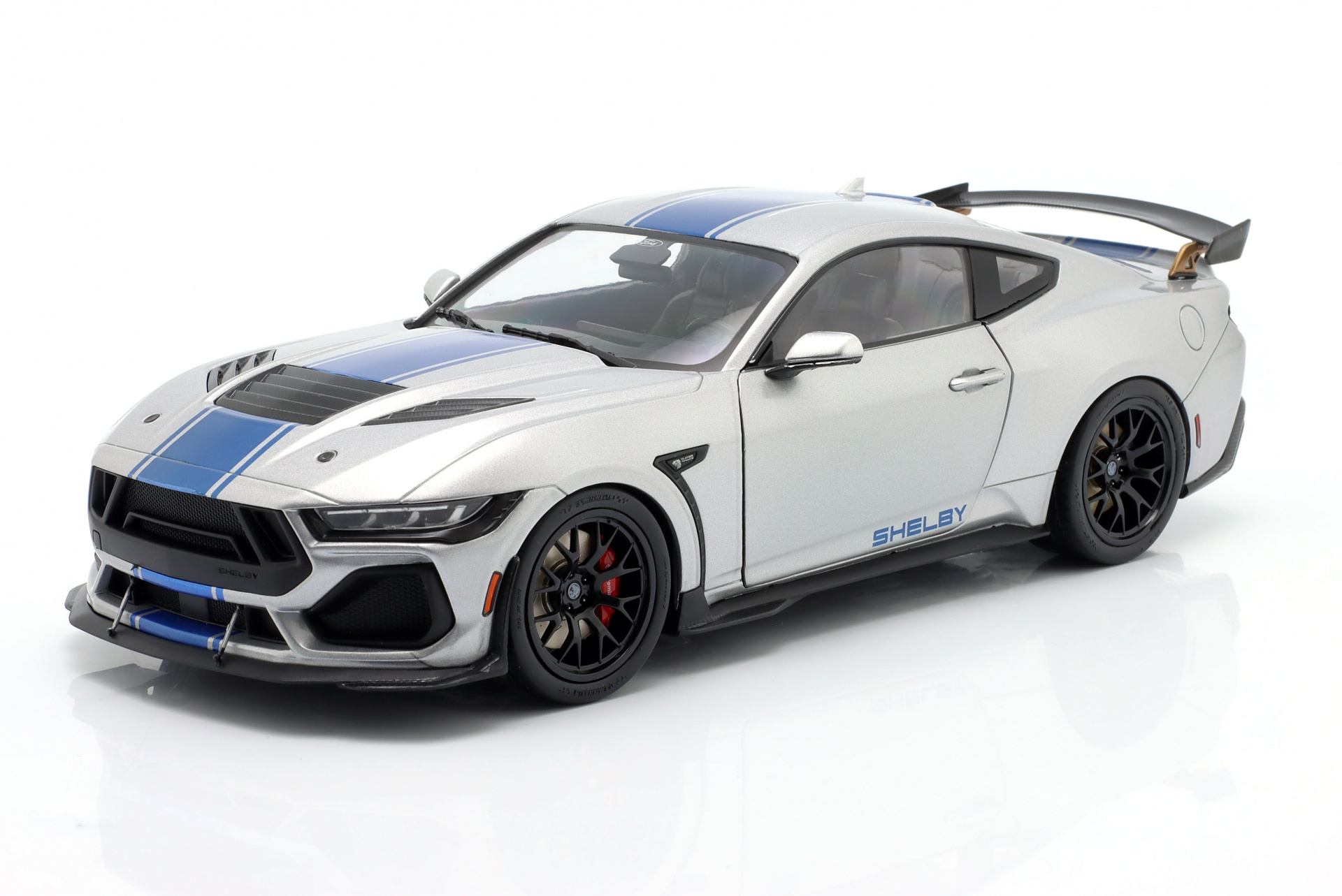 Ford Shelby Mustang Super Snake Baujahr 2025 silbergrau metallic  