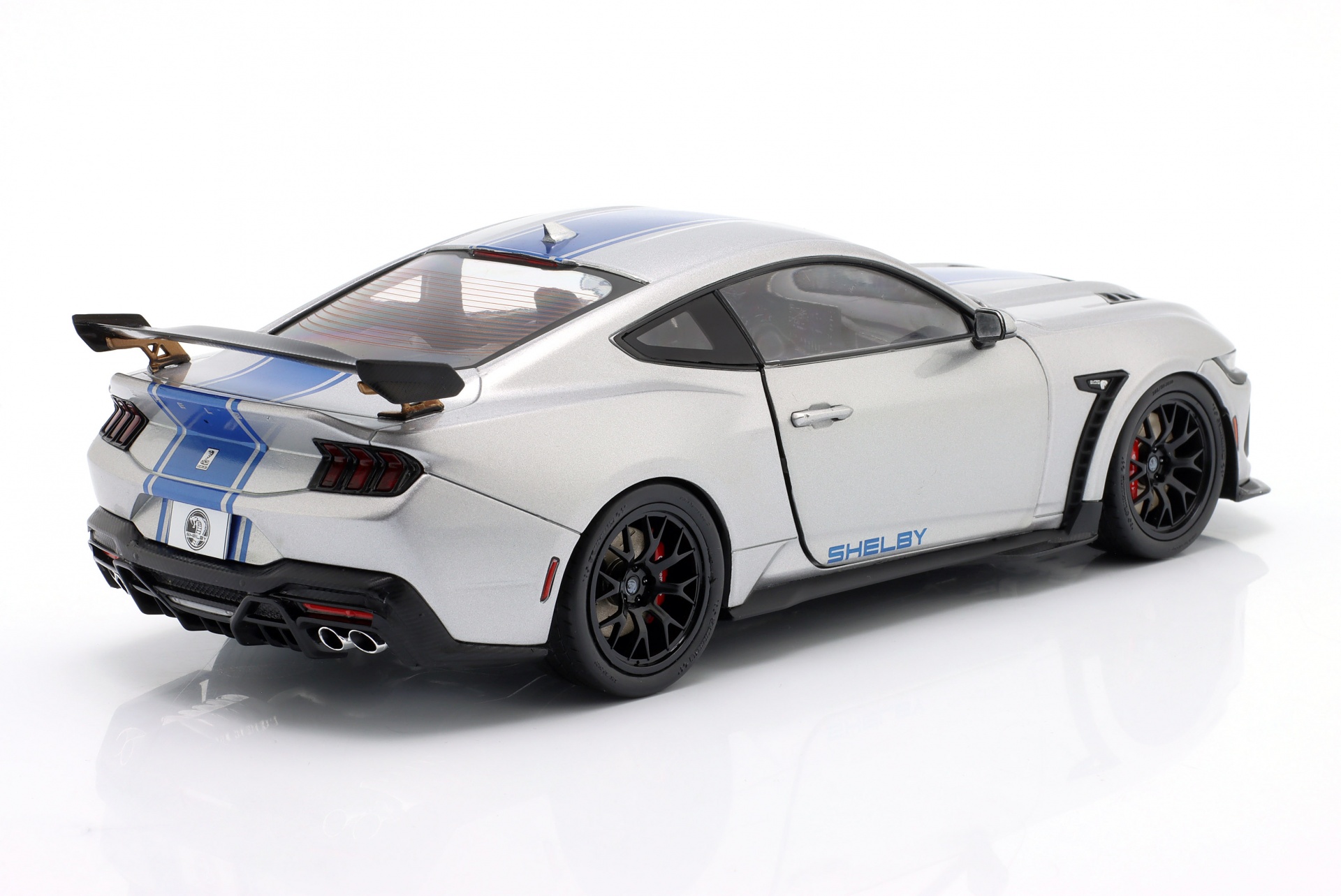 Ford Shelby Mustang Super Snake Baujahr 2025 silbergrau metallic  