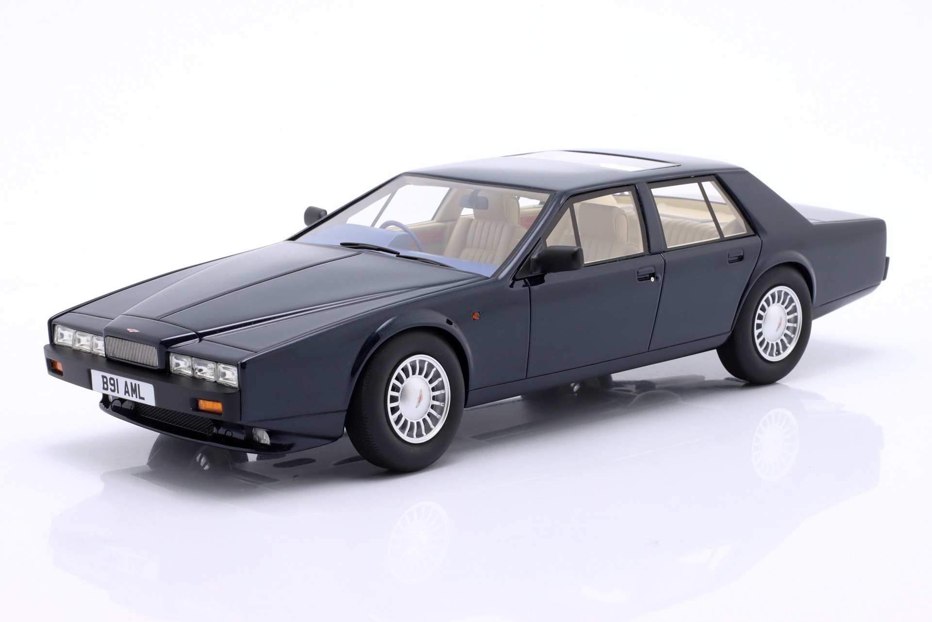 Aston Martin Lagonda Serie IV 1988-1990 royalblau  Cult Scale