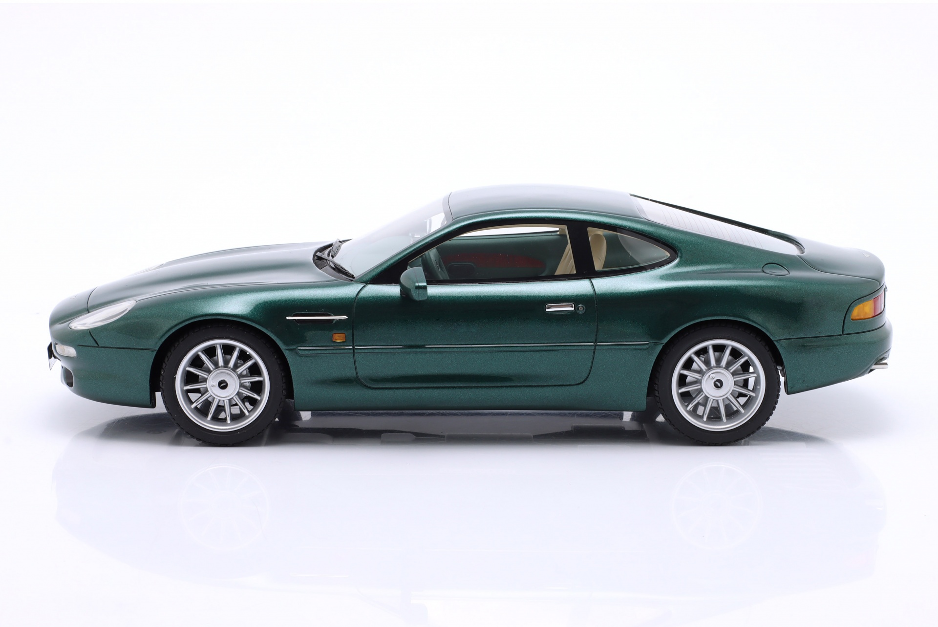 Aston Martin DB7 Baujahr 1993-1999 buckinghamshire gr&uuml;n  Cult Scale