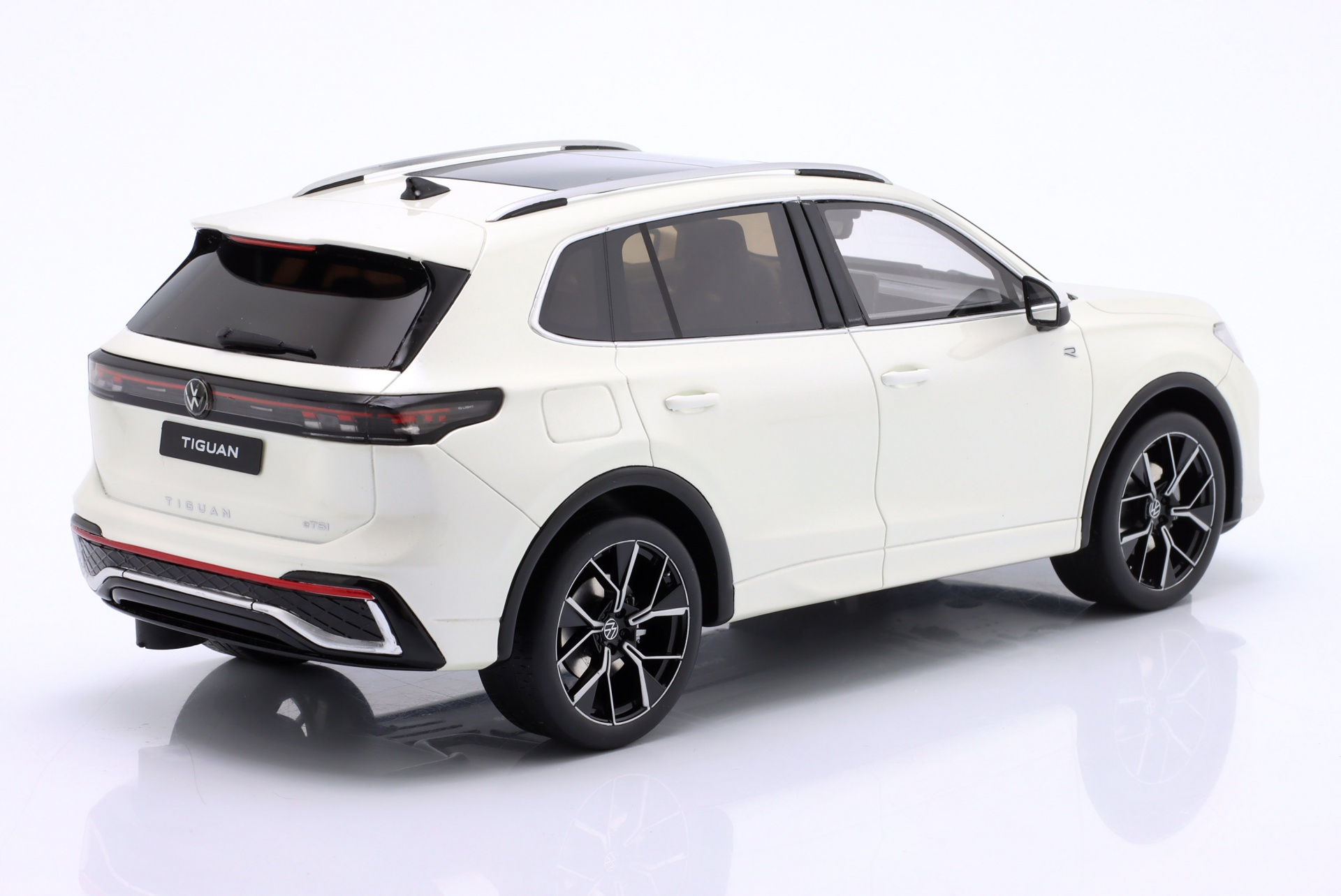 Volkswagen VW Tiguan e Tsi R-Line Baujahr 2024 perlwei&szlig;  OttOmobile