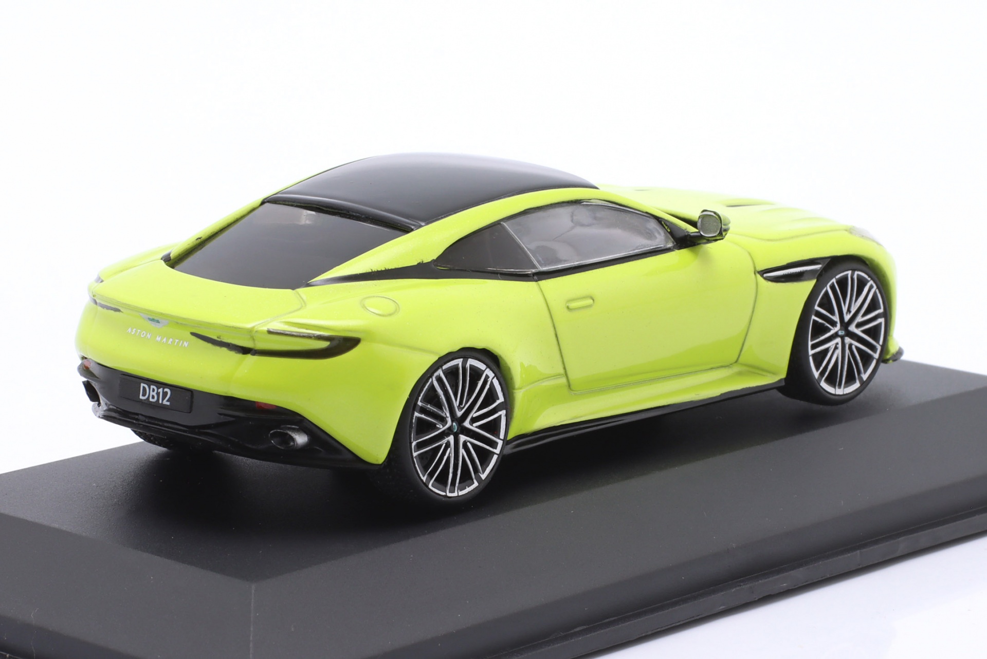 Aston Martin DB12 Coupe Baujahr 2023 lime essence  