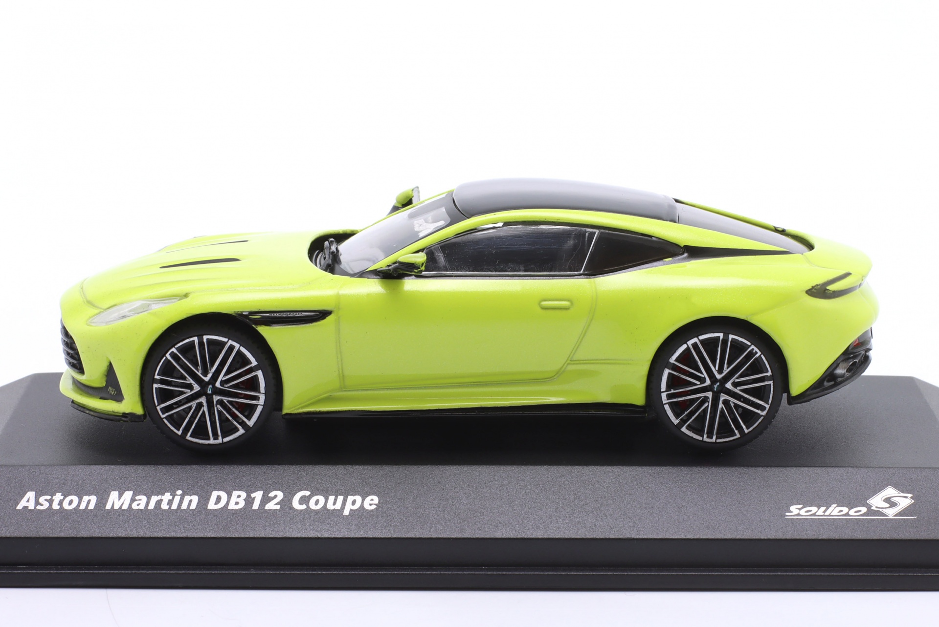 Aston Martin DB12 Coupe Baujahr 2023 lime essence  
