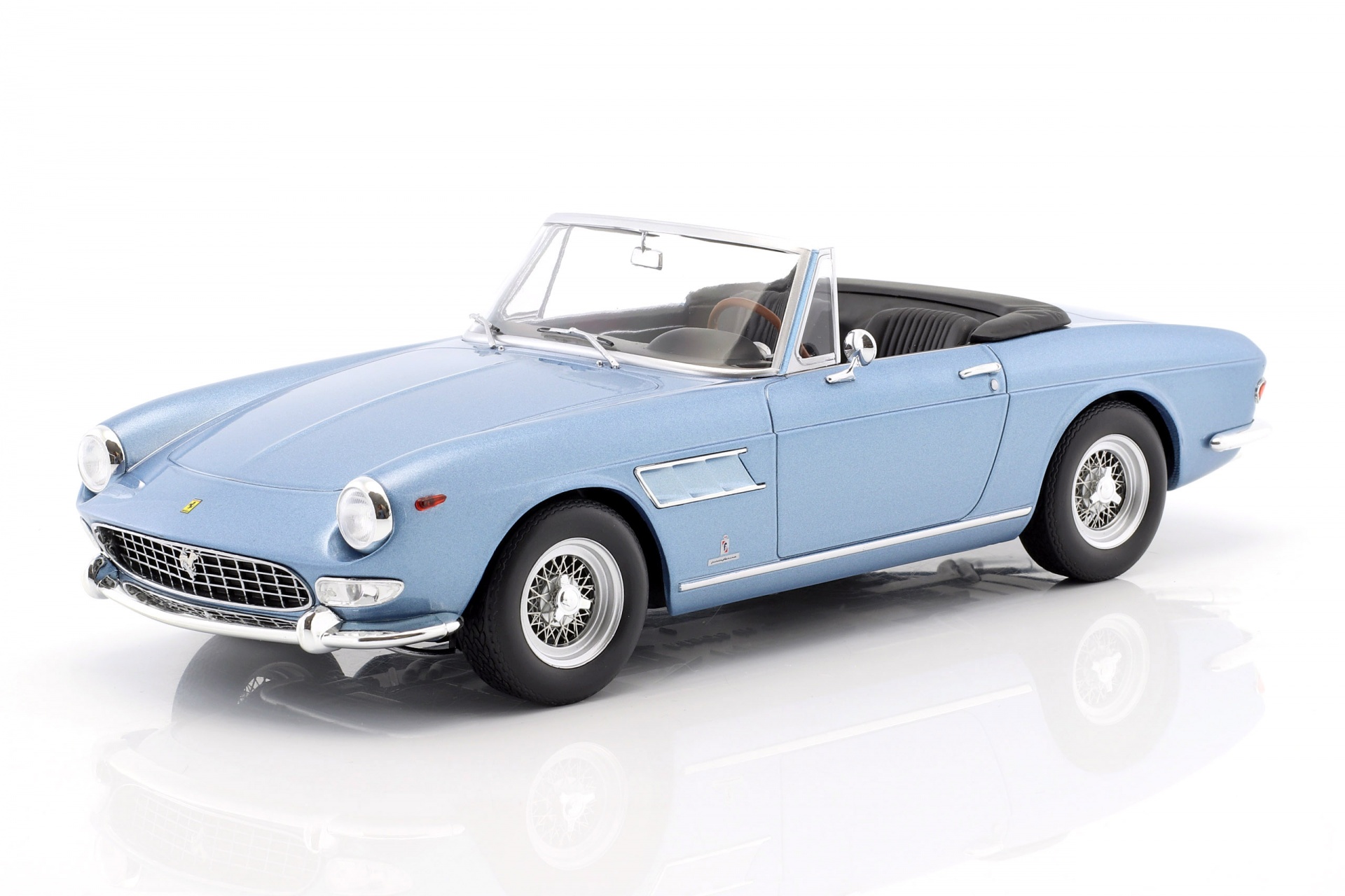 Ferrari 275 GTS Pininfarina Spyder mit Speichenfelgen 1964 hellblau metallic  