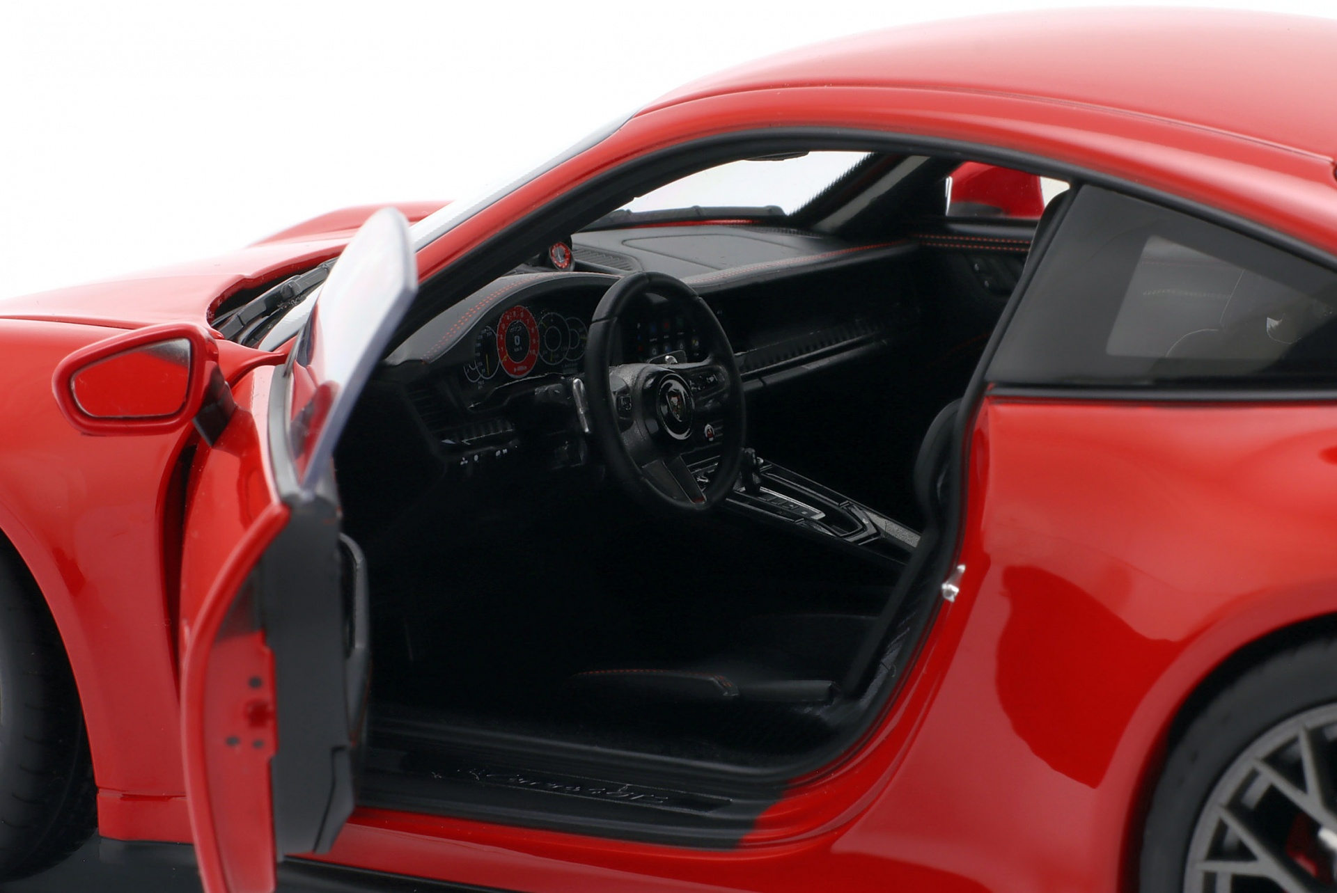 Porsche 911 (992) Carrera 4 GTS Baujahr 2024 Guards rot  