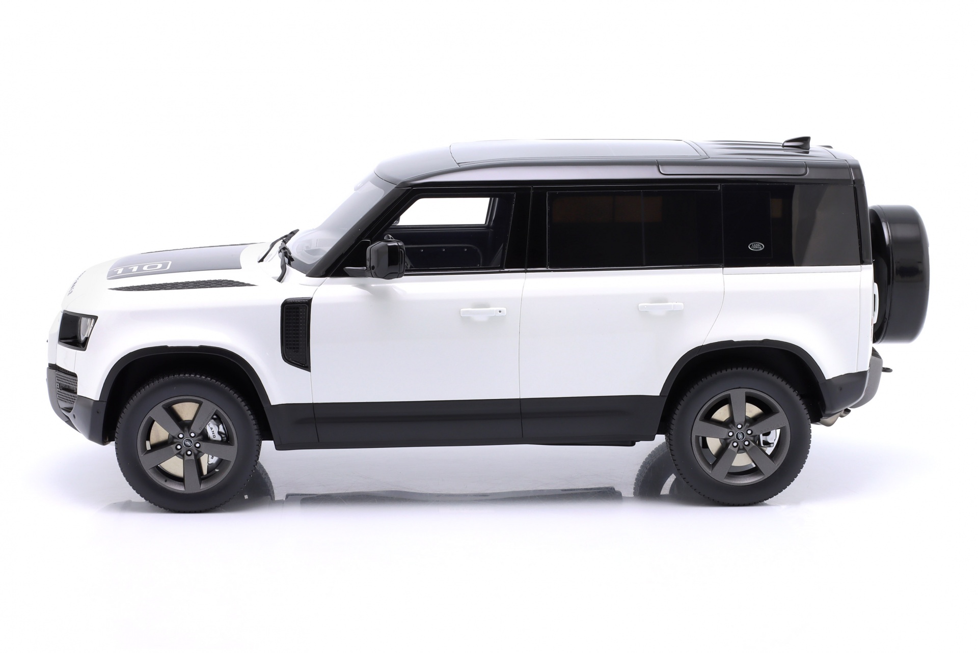 Land Rover Defender 110 P400X Baujahr 2021 wei&szlig;  GT-Spirit