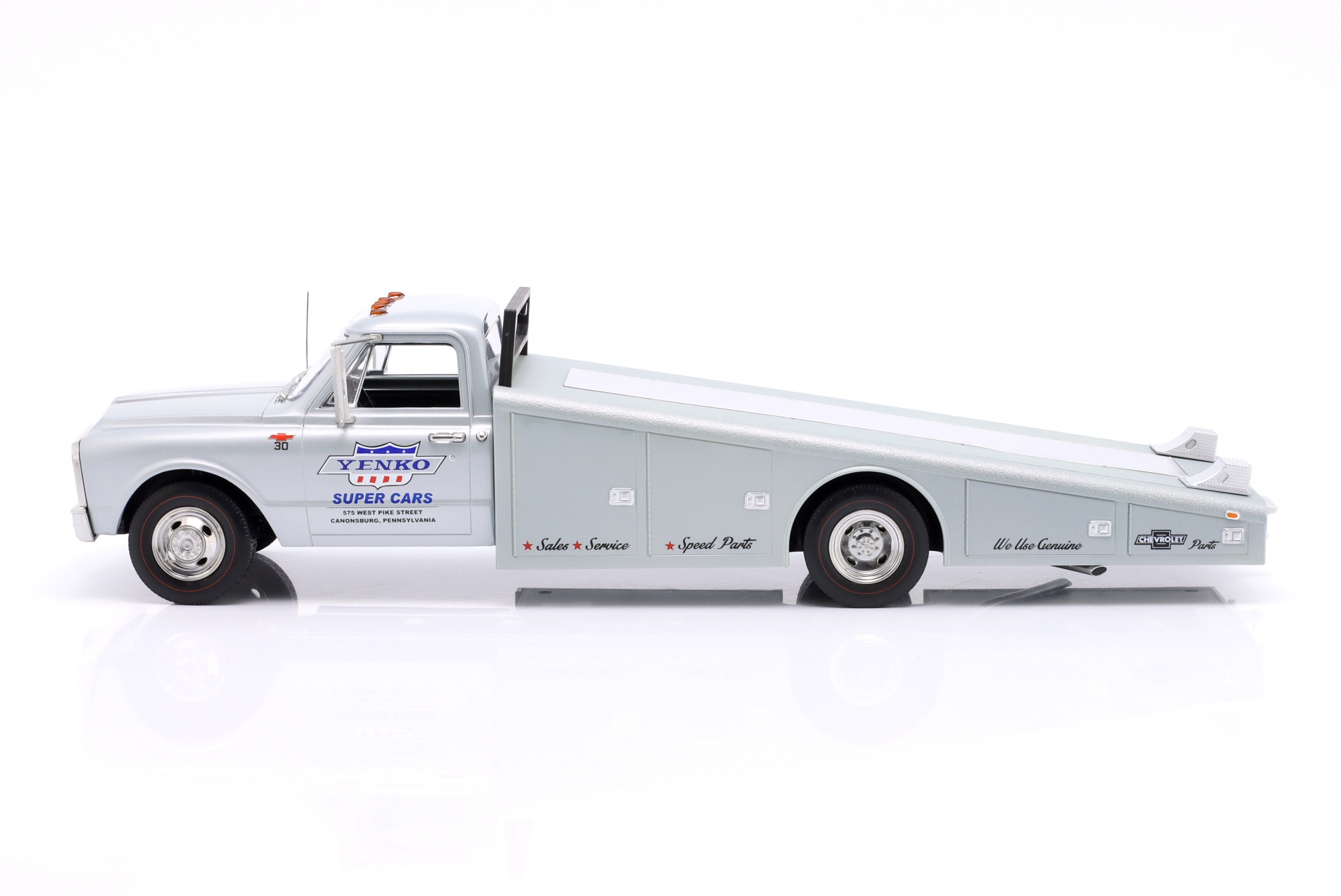 Chevrolet C-30 Ramp Truck Yenko Super Cars 1967 hellgrau  
