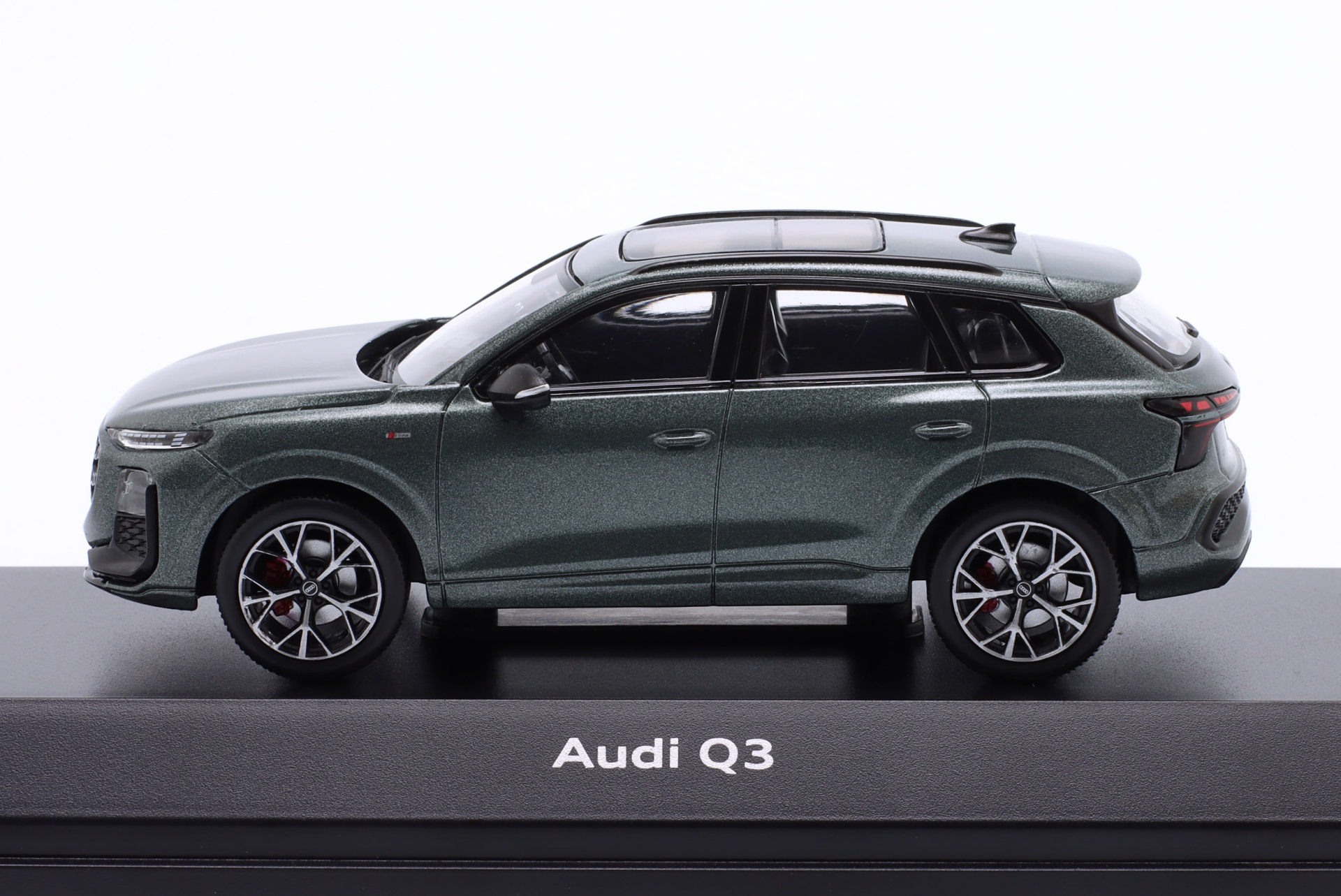 Audi Q3 SUV Baujahr 2026 salbeigr&uuml;n  