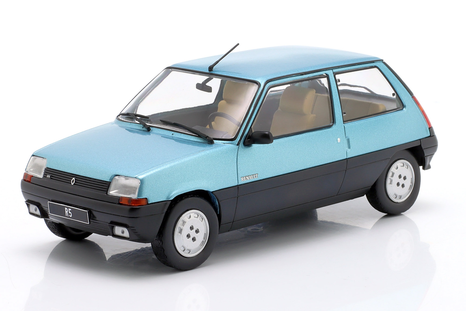 Renault 5 GTL Baujahr 1985 hellblau metallic / schwarz  
