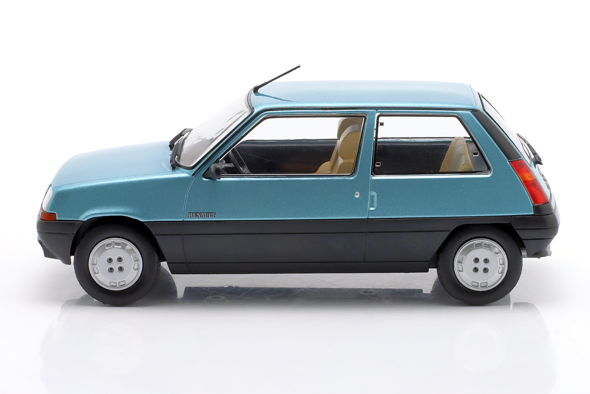 Renault 5 GTL Baujahr 1985 hellblau metallic / schwarz  