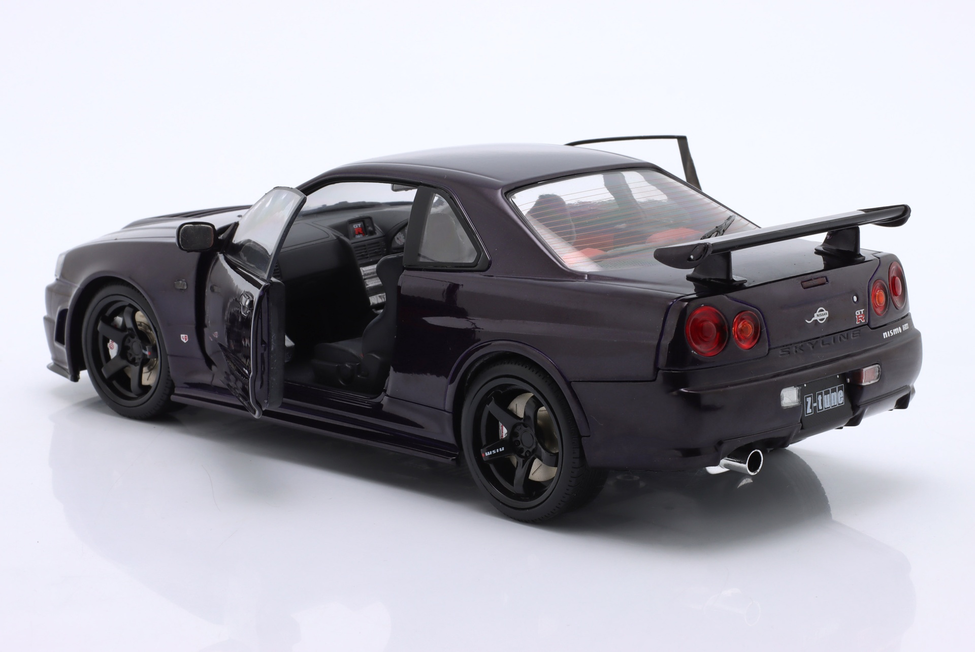 Nissan Skyline (R34) GT-R Z Tune Baujahr 1999 lila  