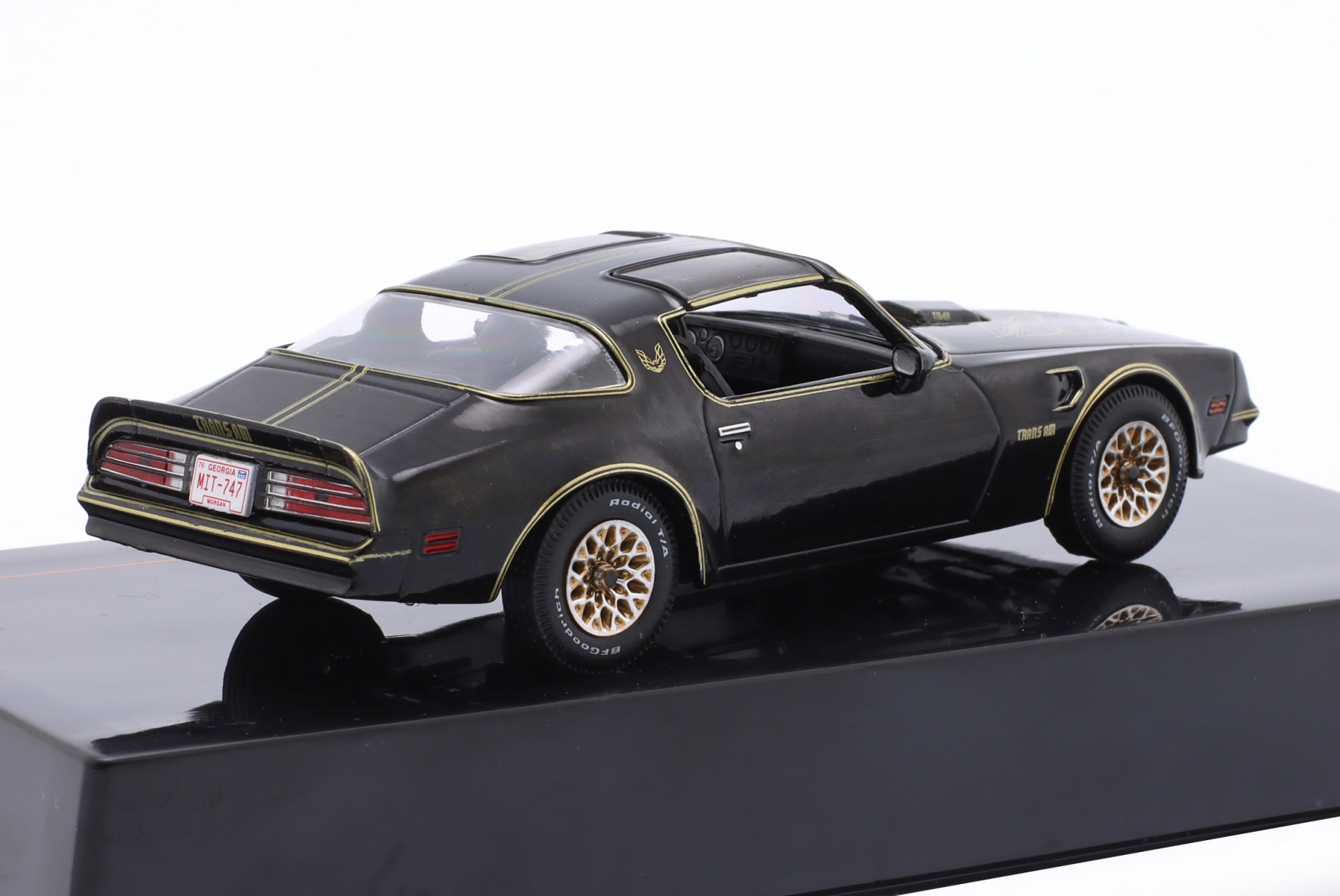 Pontiac Firebird Trans Am Baujahr 1977 schwarz / gold  