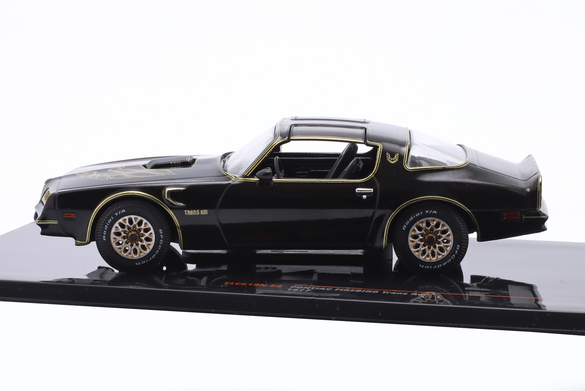 Pontiac Firebird Trans Am Baujahr 1977 schwarz / gold  