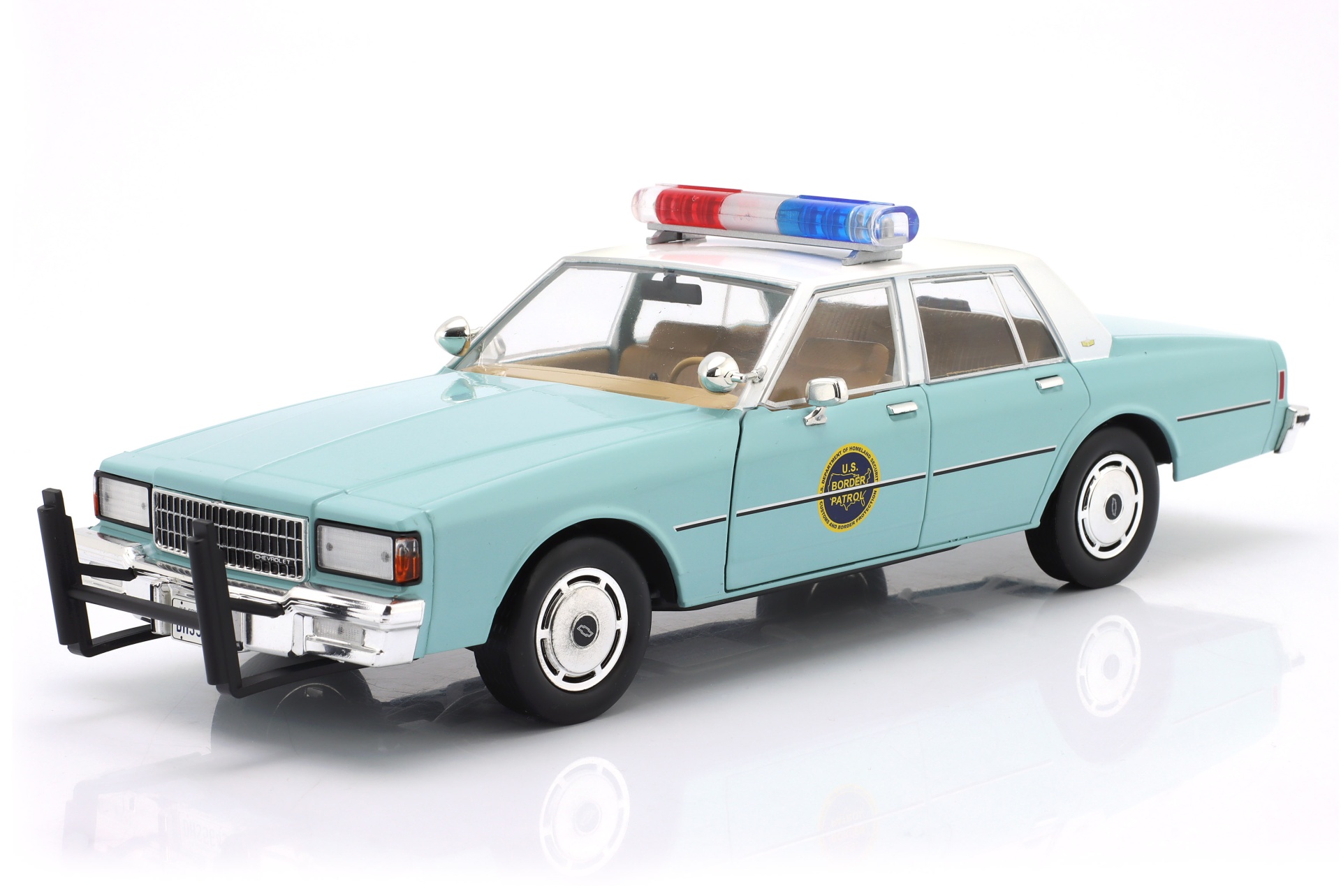 Chevrolet Caprice 9C1 US Border Patrol Baujahr 1987 hellblau / wei&szlig;  