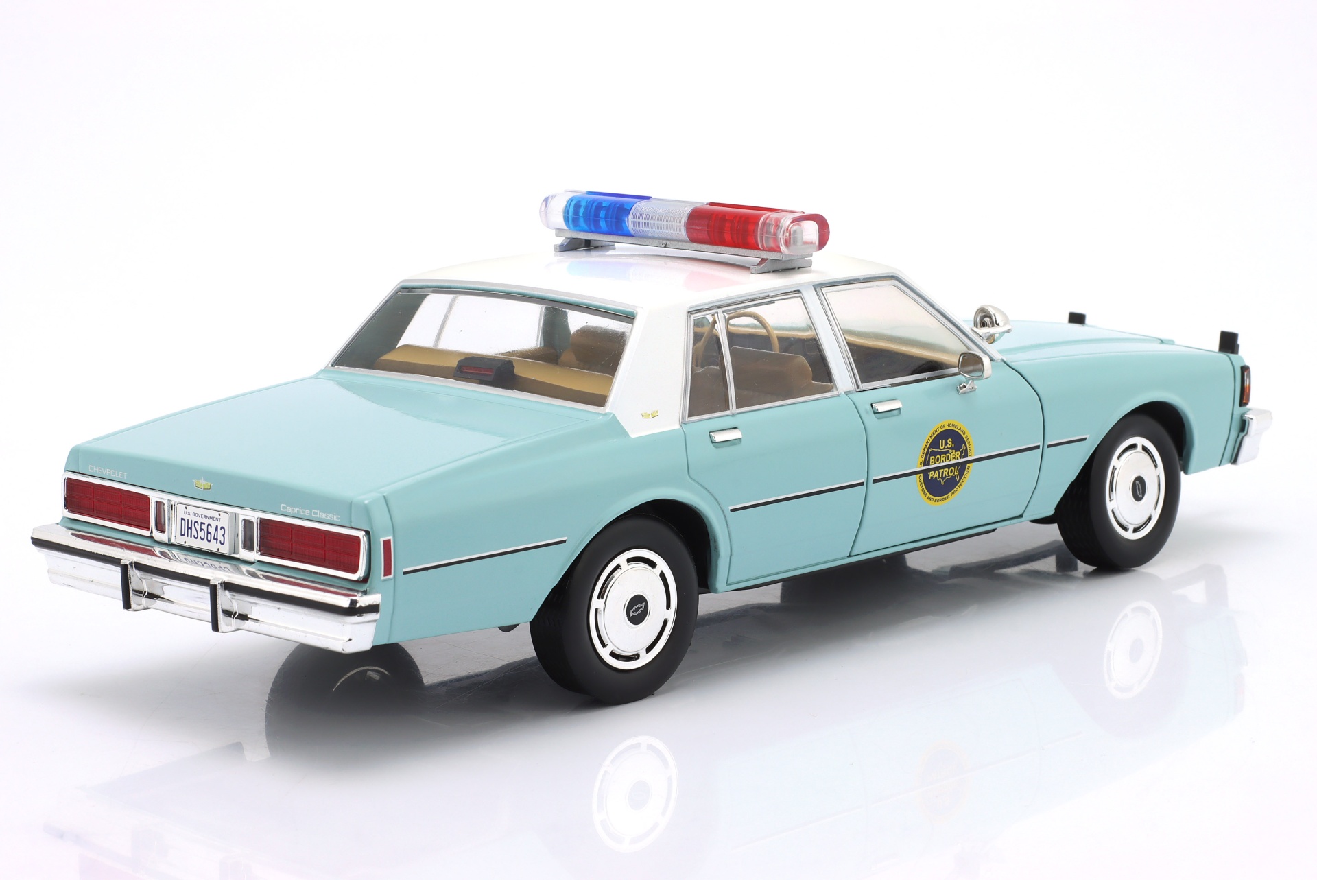 Chevrolet Caprice 9C1 US Border Patrol Baujahr 1987 hellblau / wei&szlig;  