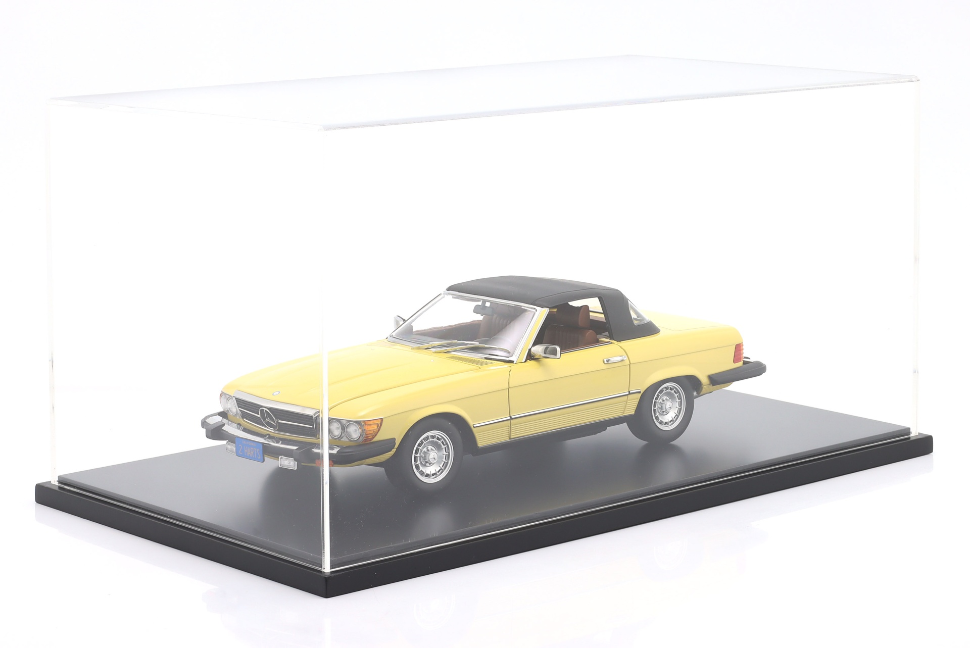 Hochwertige Acryl-Vitrine f&uuml;r LKW-Modelle im Ma&szlig;stab  