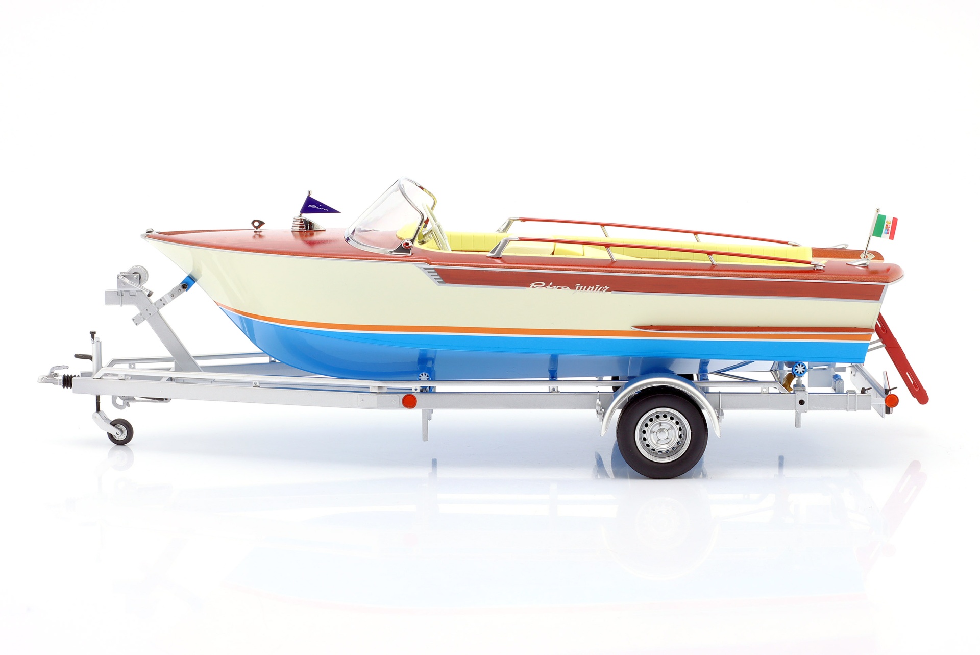 Riva Junior Motorboot auf Anh&auml;nger 1966 elfenbein / gelb / braun / blau  MITICA