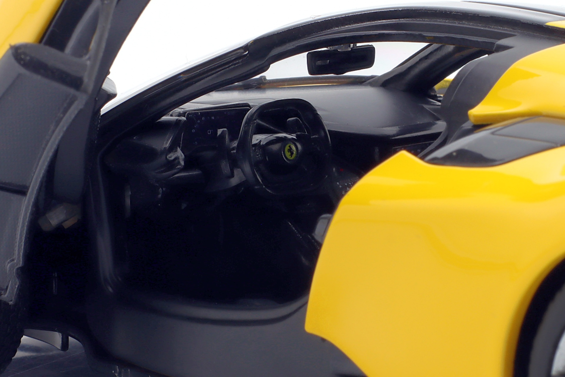 Ferrari F80 Baujahr 2024 gelb  