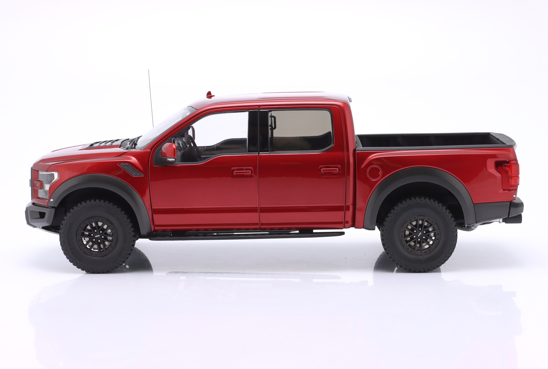Ford F-150 Raptor Supercrew Pick-Up Baujahr 2019 rubinrot  