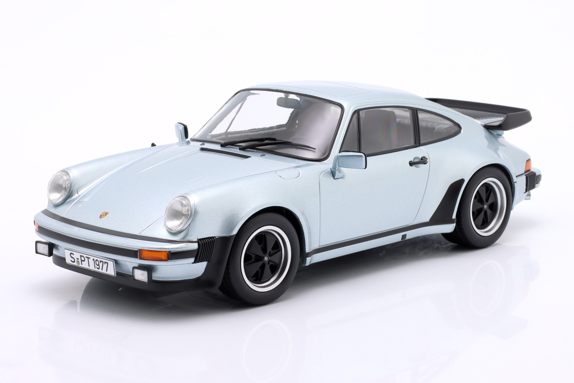 Porsche 911 (930) Turbo 3.3 Coupe Baujahr 1977 silber  