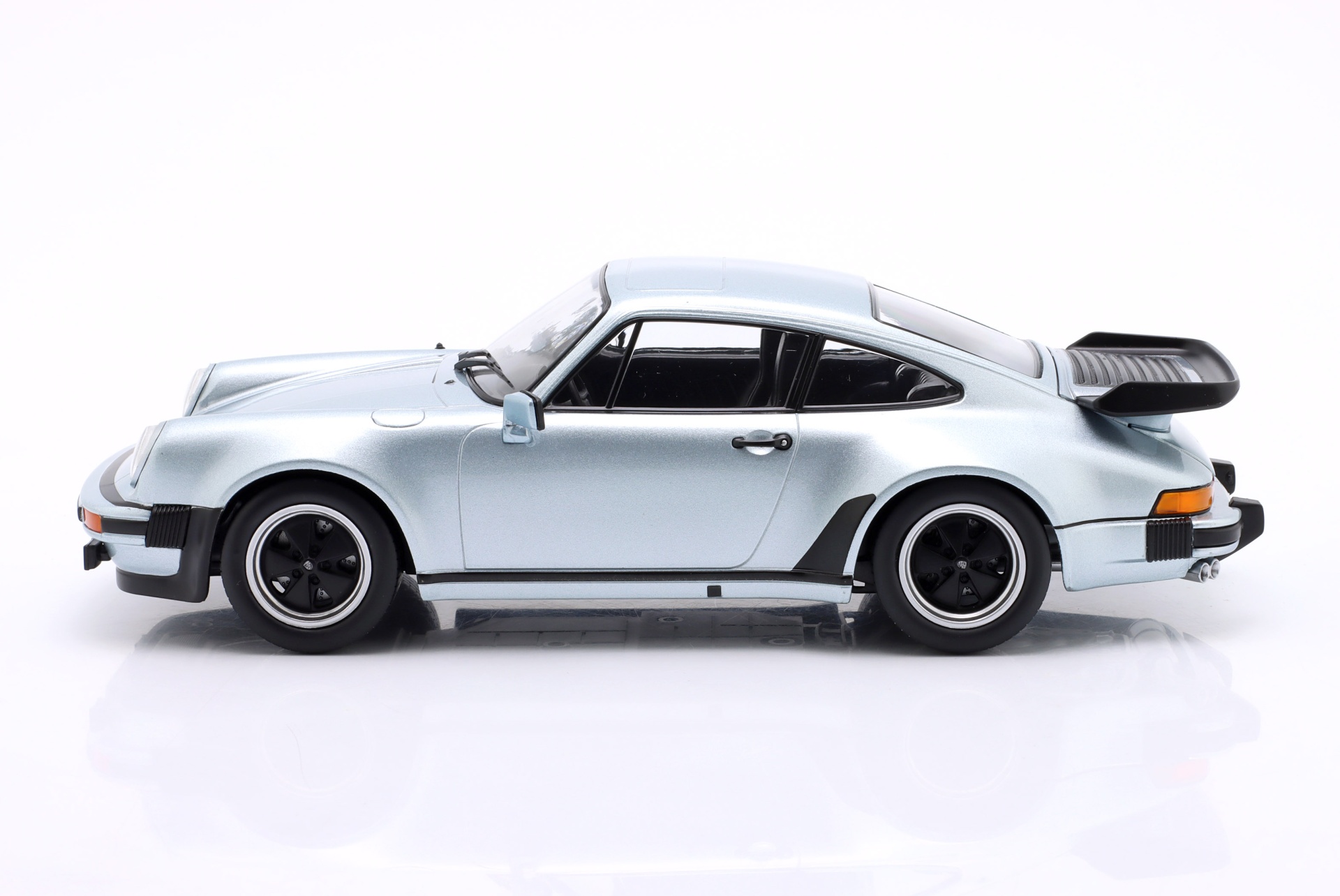 Porsche 911 (930) Turbo 3.3 Coupe Baujahr 1977 silber  