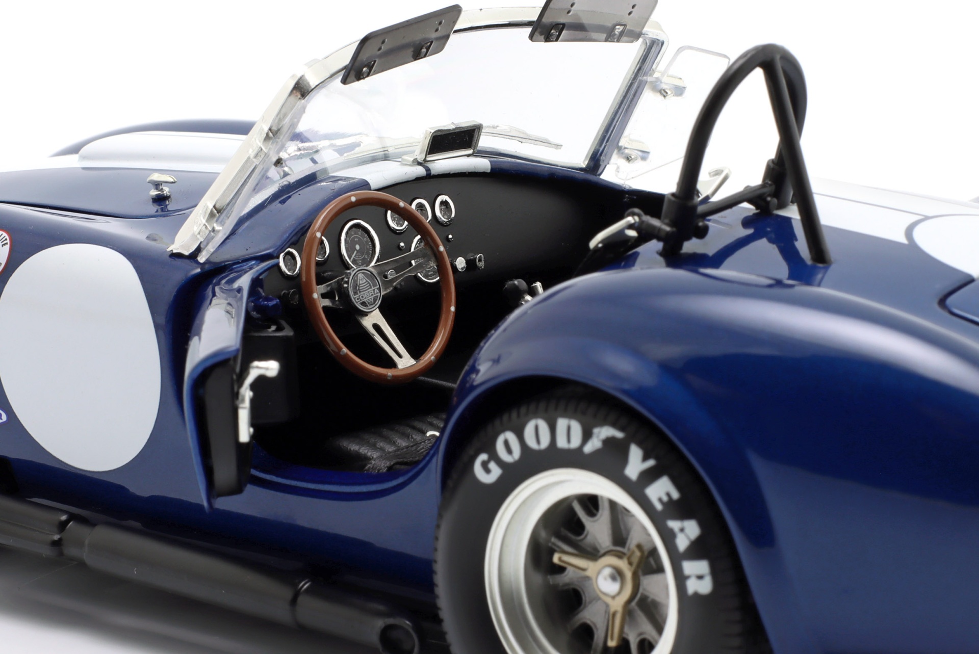 Shelby Cobra 427 S/C Spider Baujahr 1962 blau / wei&szlig;  