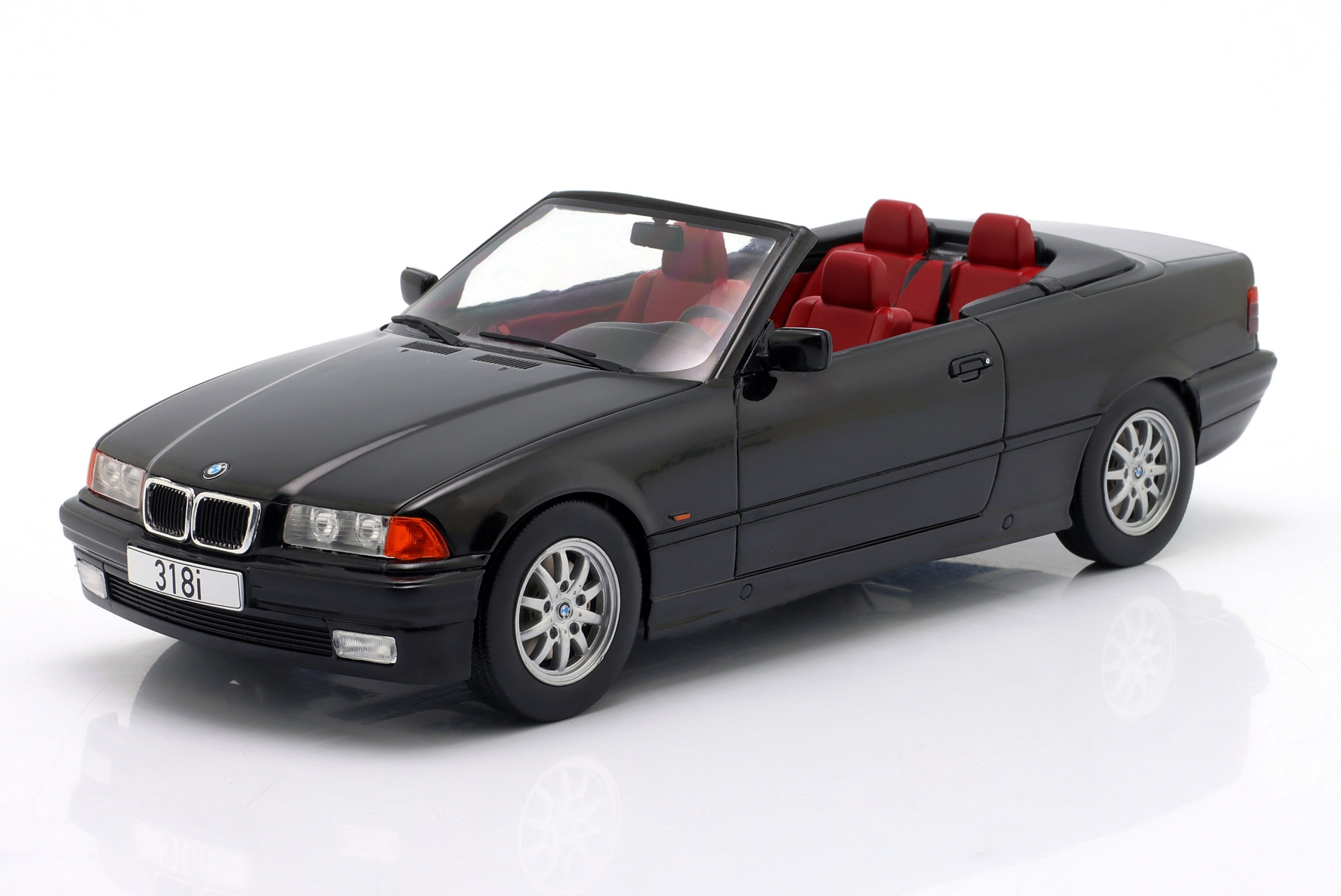 BMW 3er (E36) Cabriolet Baujahr 1996 schwarz  ModelCar Group