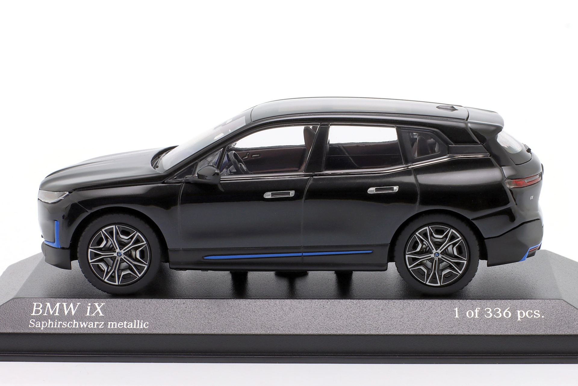BMW iX (I20) Baujahr 2023 saphirschwarz metallic  